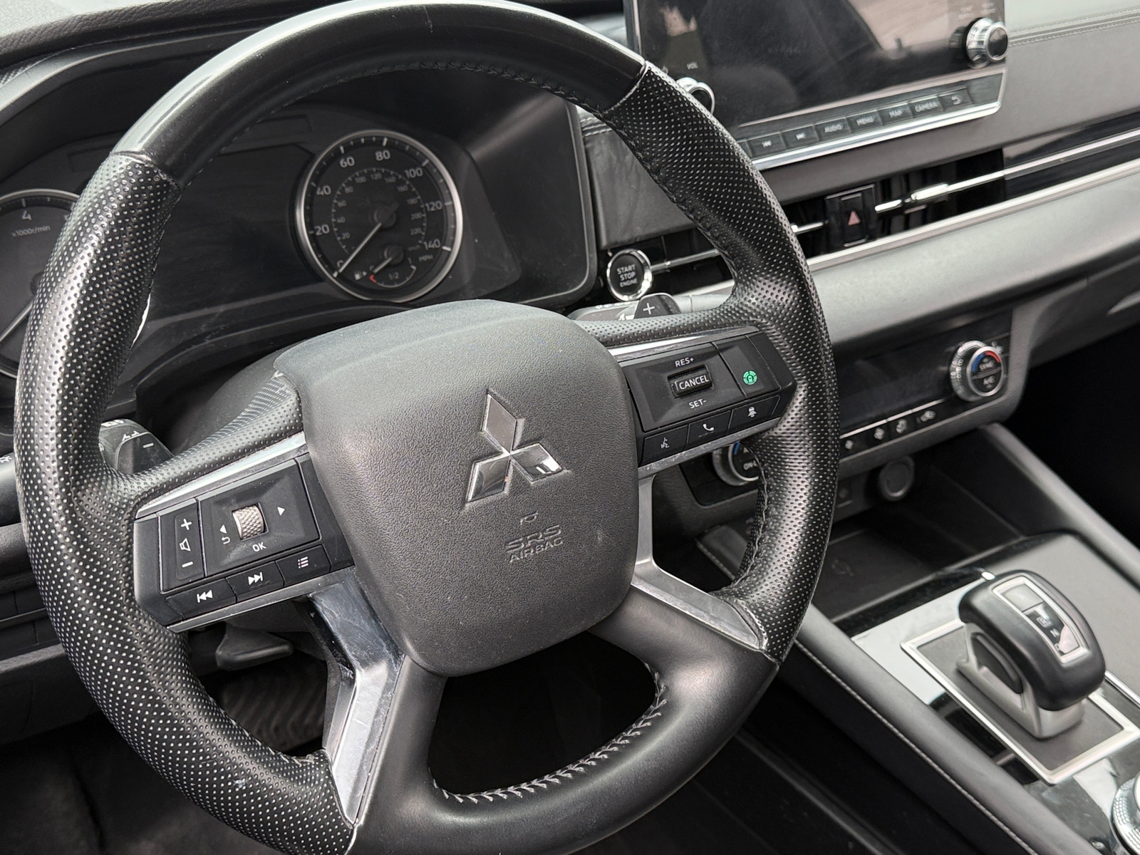 Thumbnail: 2024 Mitsubishi Outlander - 4