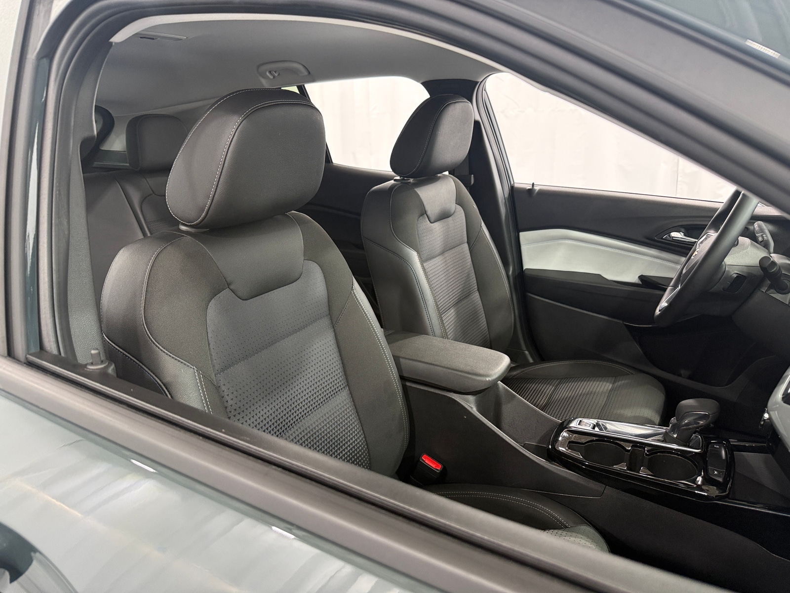 Thumbnail: 2025 Chevrolet Trax - 2