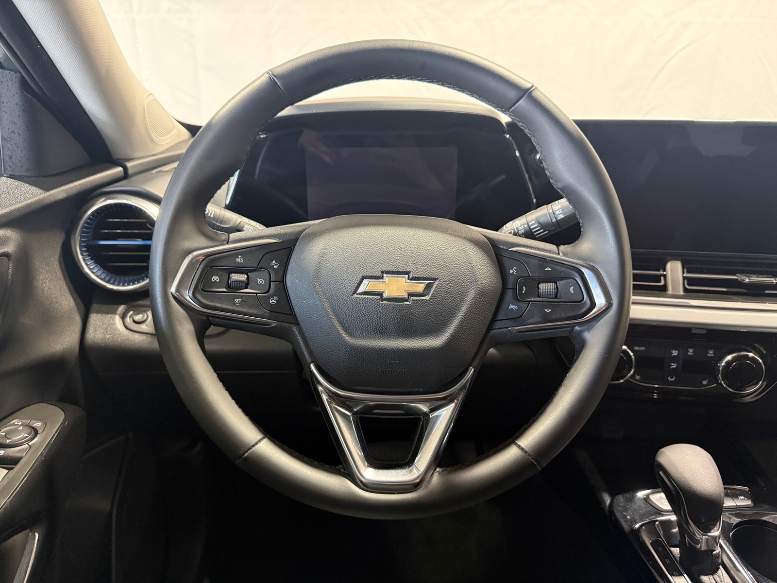 Thumbnail: 2025 Chevrolet Trax - 5