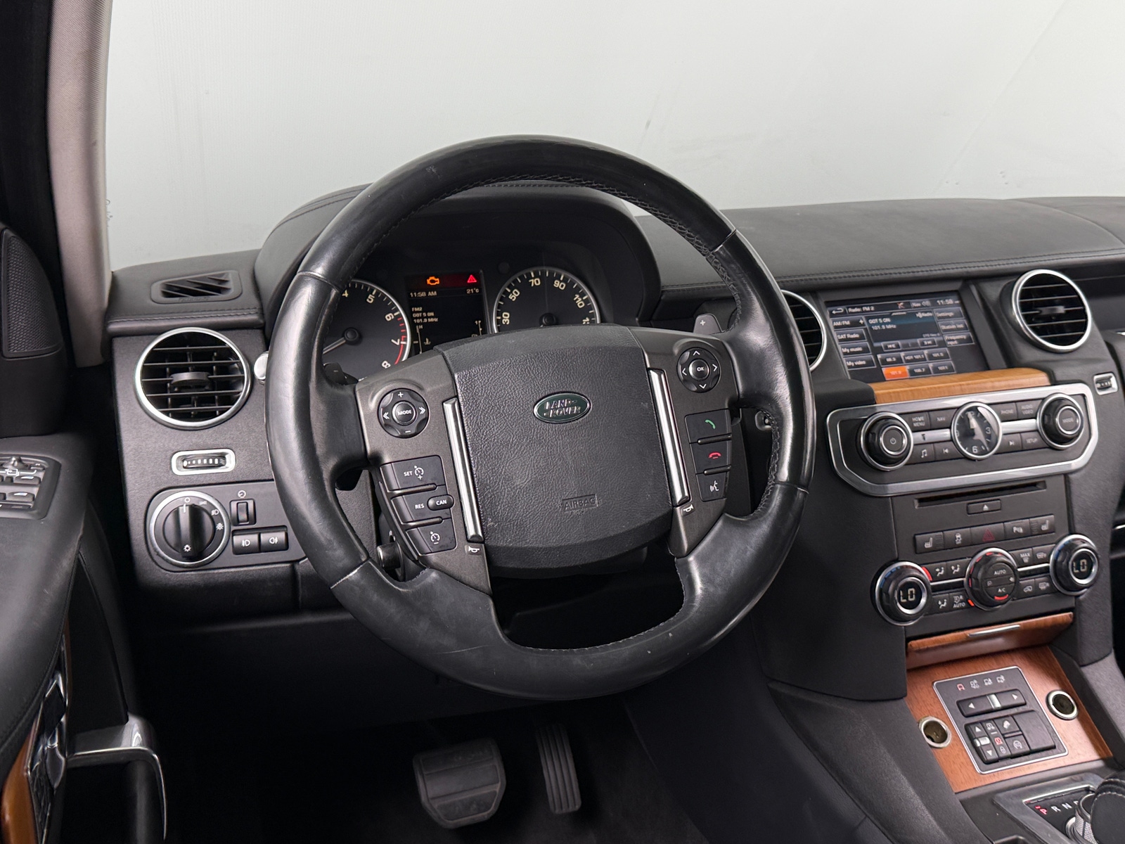 Thumbnail: 2015 Land Rover LR4 - 4