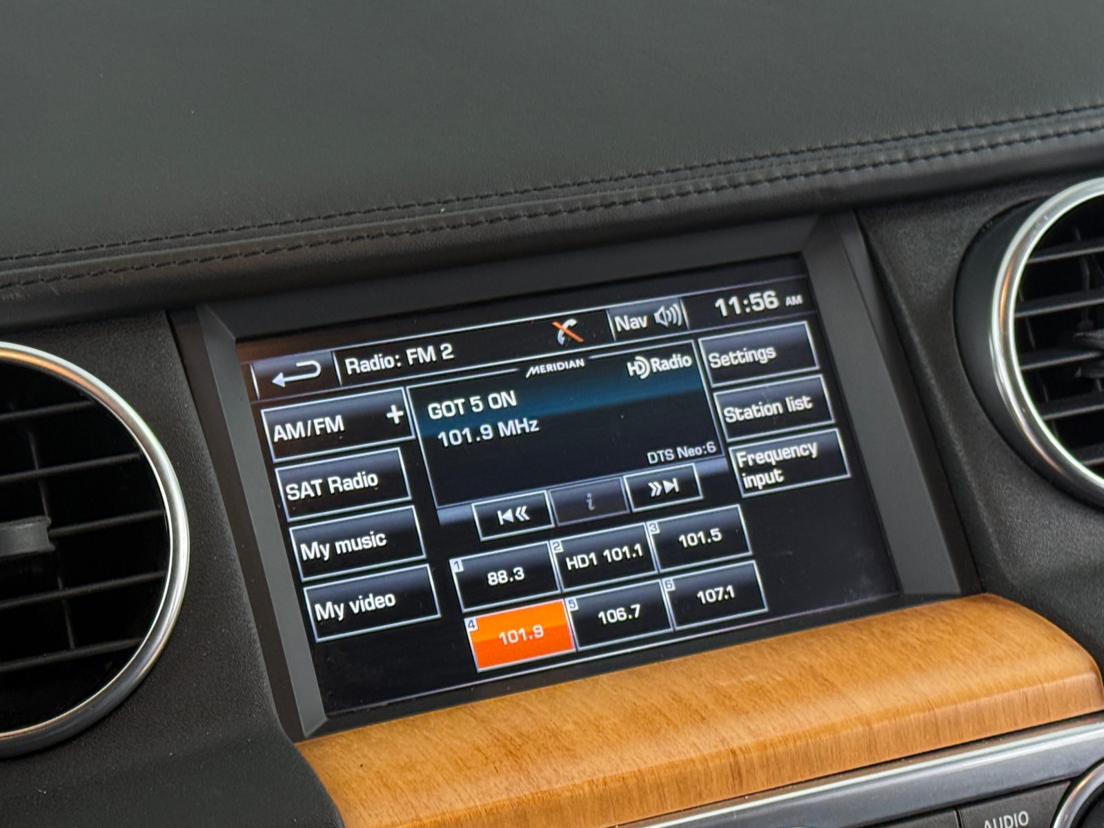 Thumbnail: 2015 Land Rover LR4 - 3