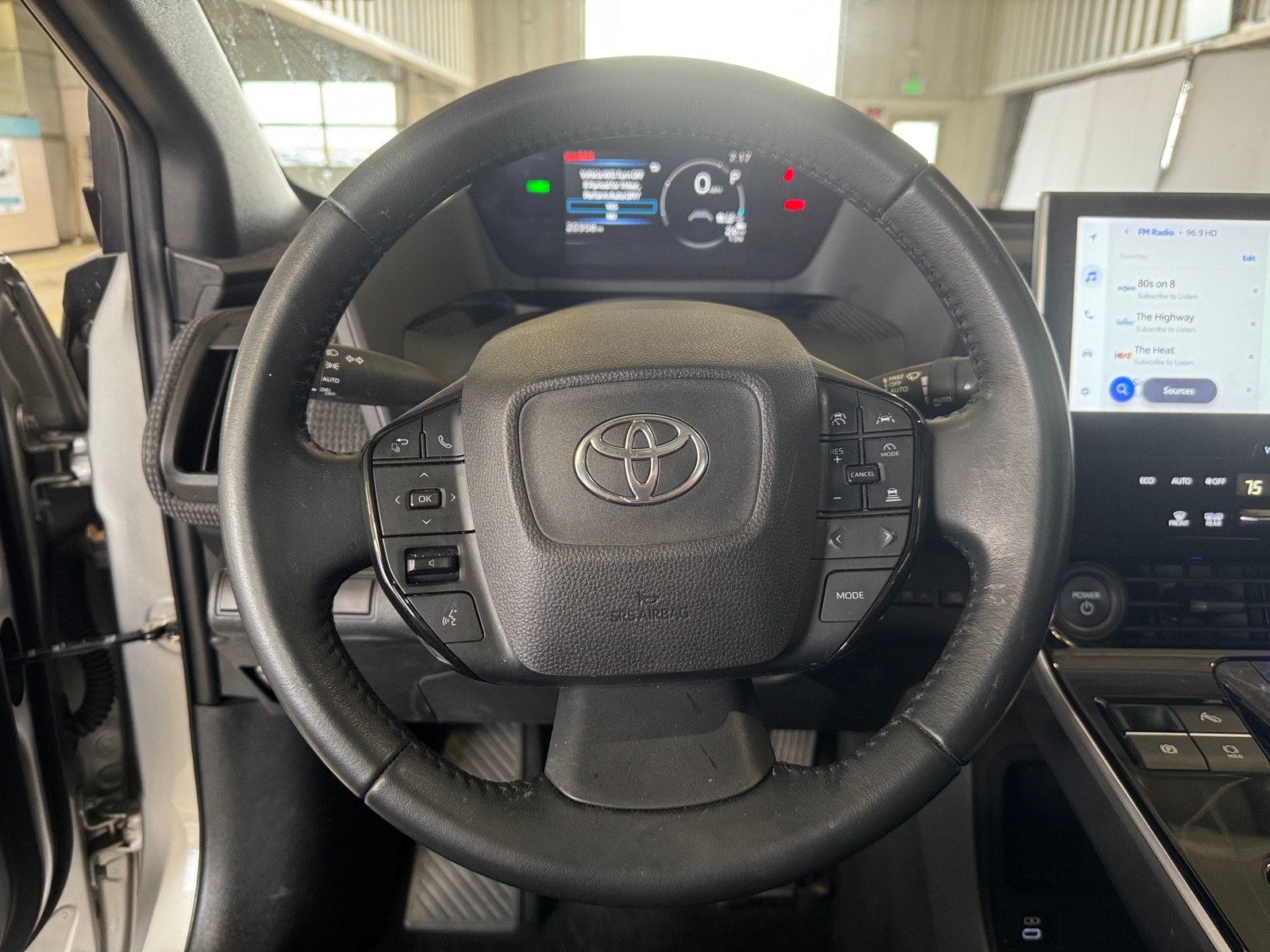 Thumbnail: 2023 Toyota bZ4X - 5