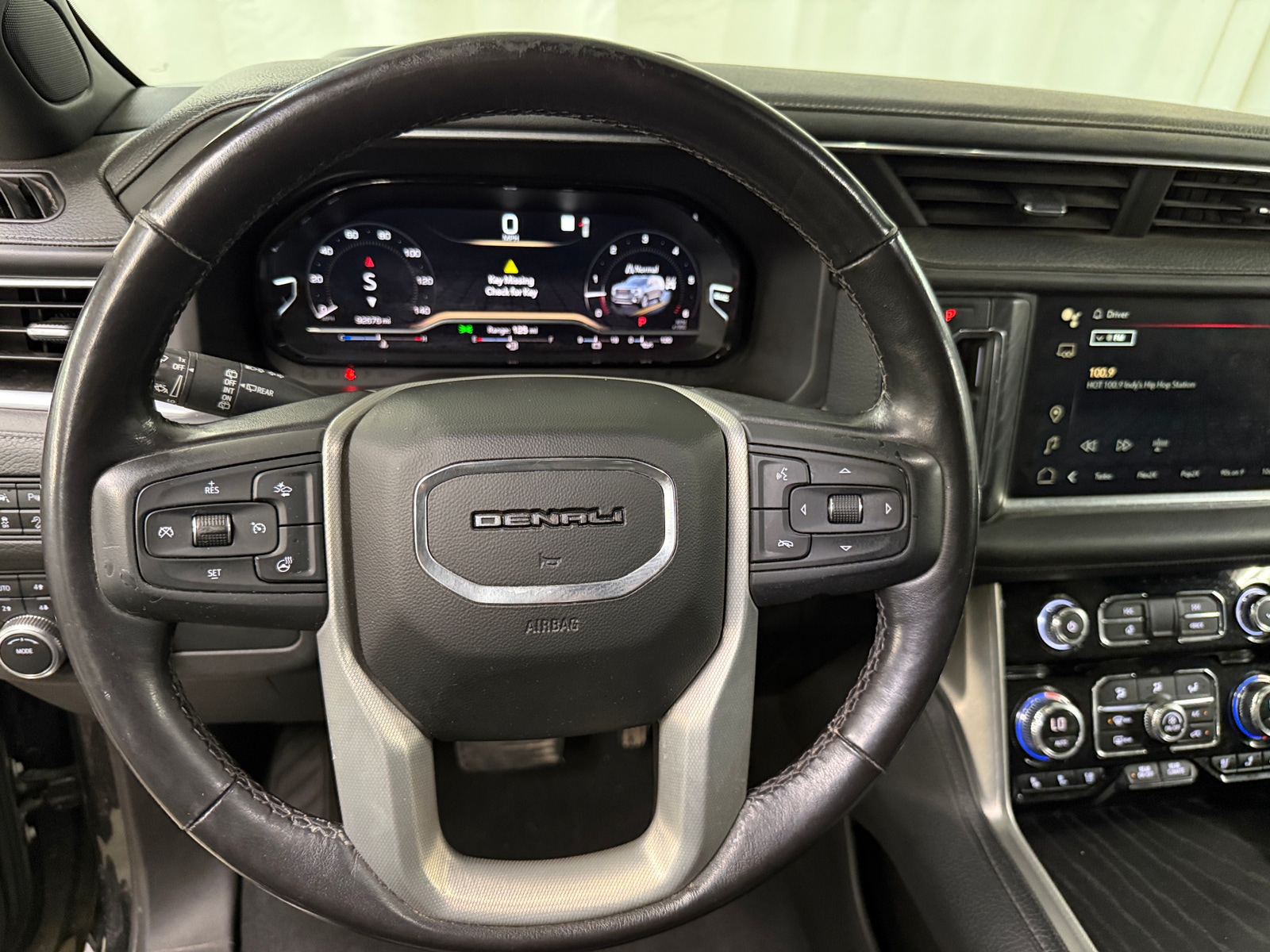 Thumbnail: 2022 GMC Yukon XL - 4