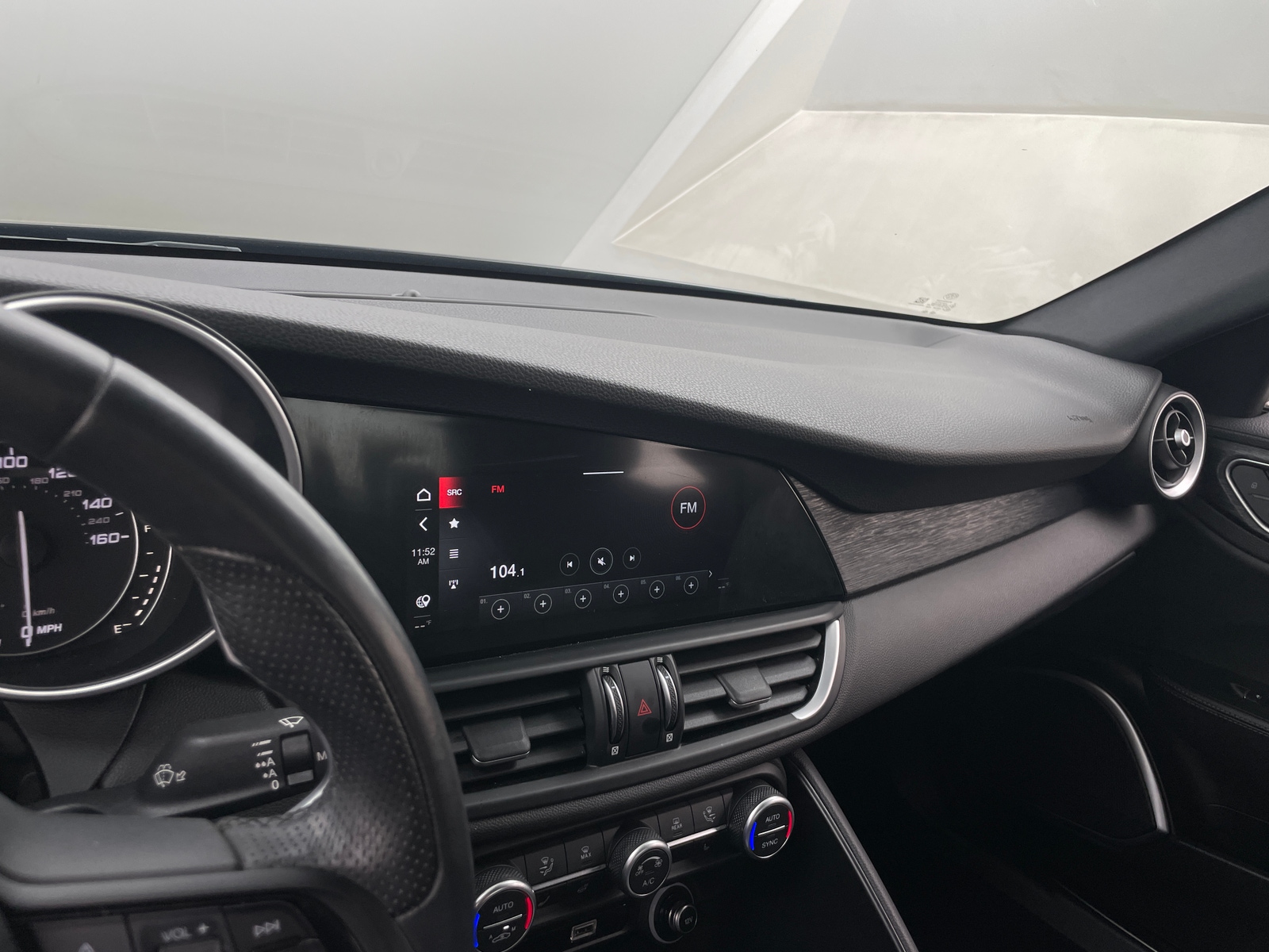 Thumbnail: 2022 Alfa Romeo Giulia - 3