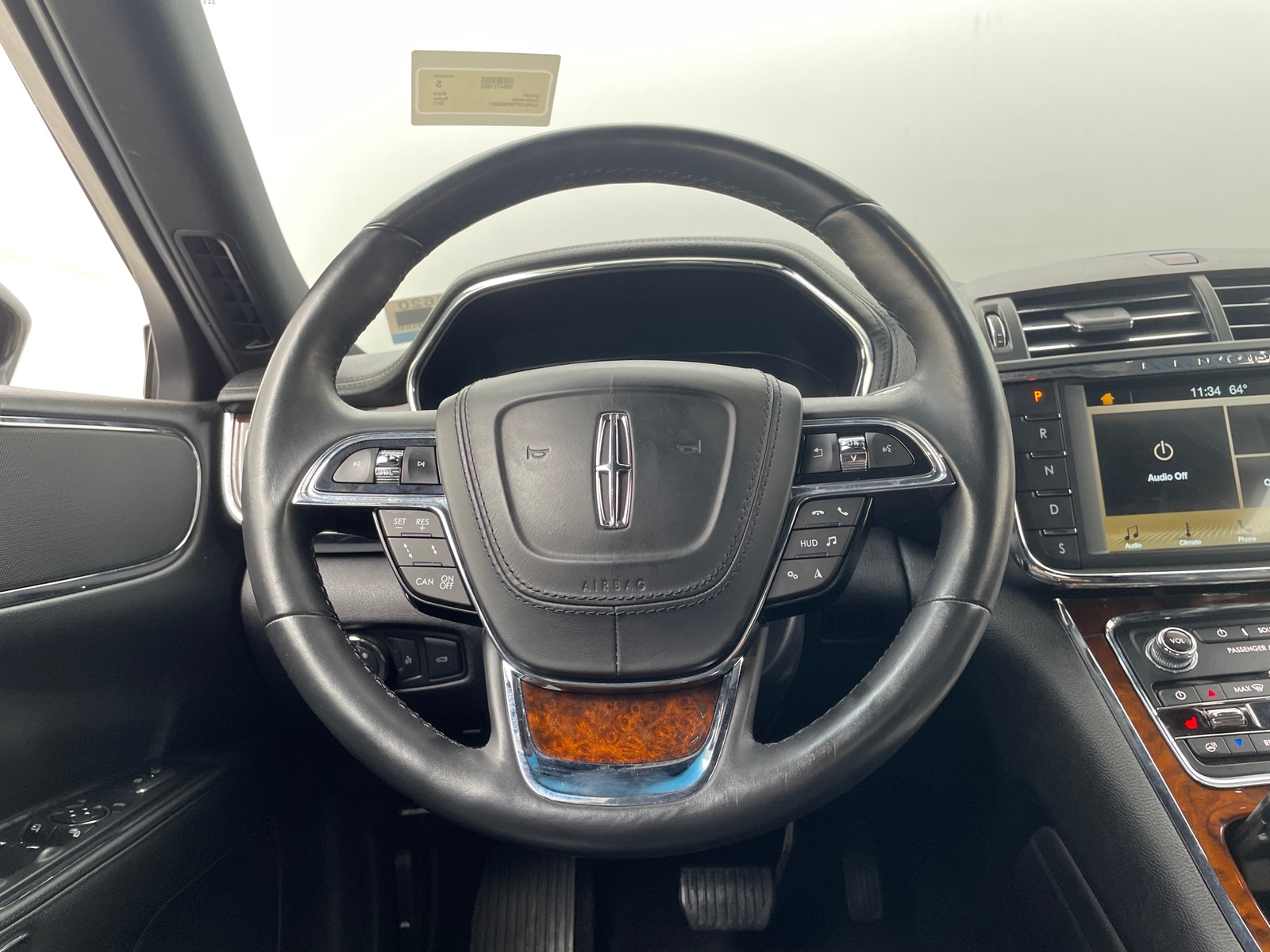 Thumbnail: 2017 Lincoln Continental - 4