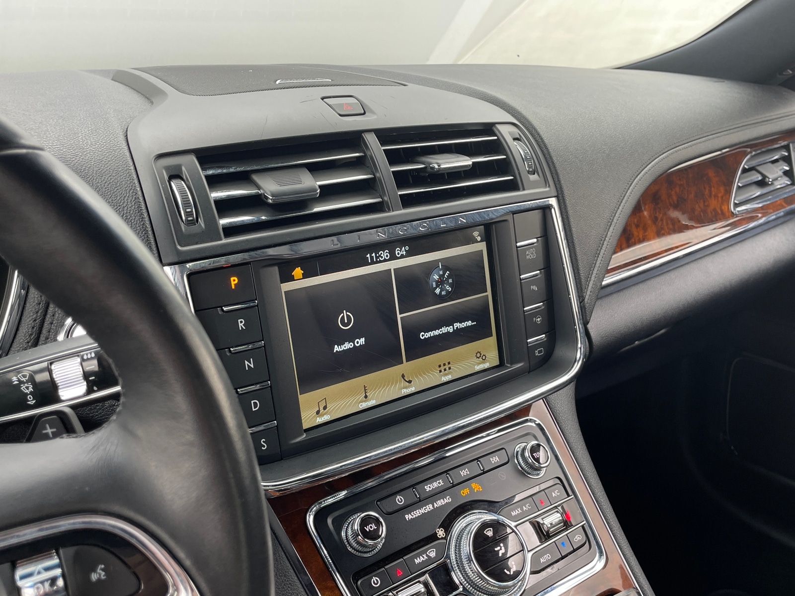 Thumbnail: 2017 Lincoln Continental - 3