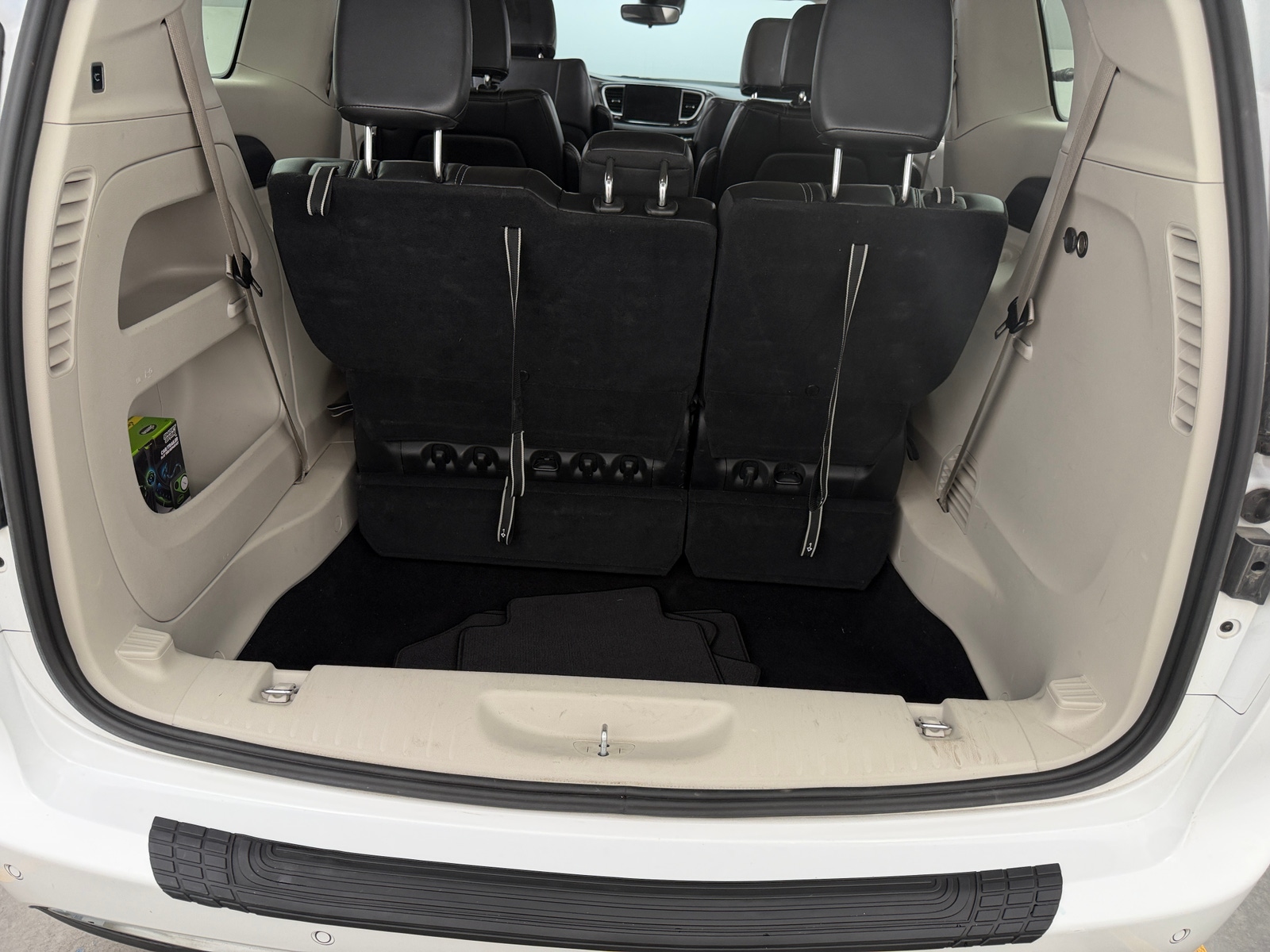 Thumbnail: 2023 Chrysler Pacifica - 6