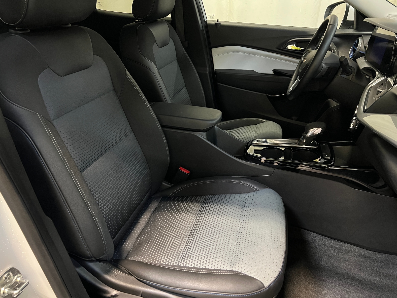 Thumbnail: 2025 Chevrolet Trax - 2