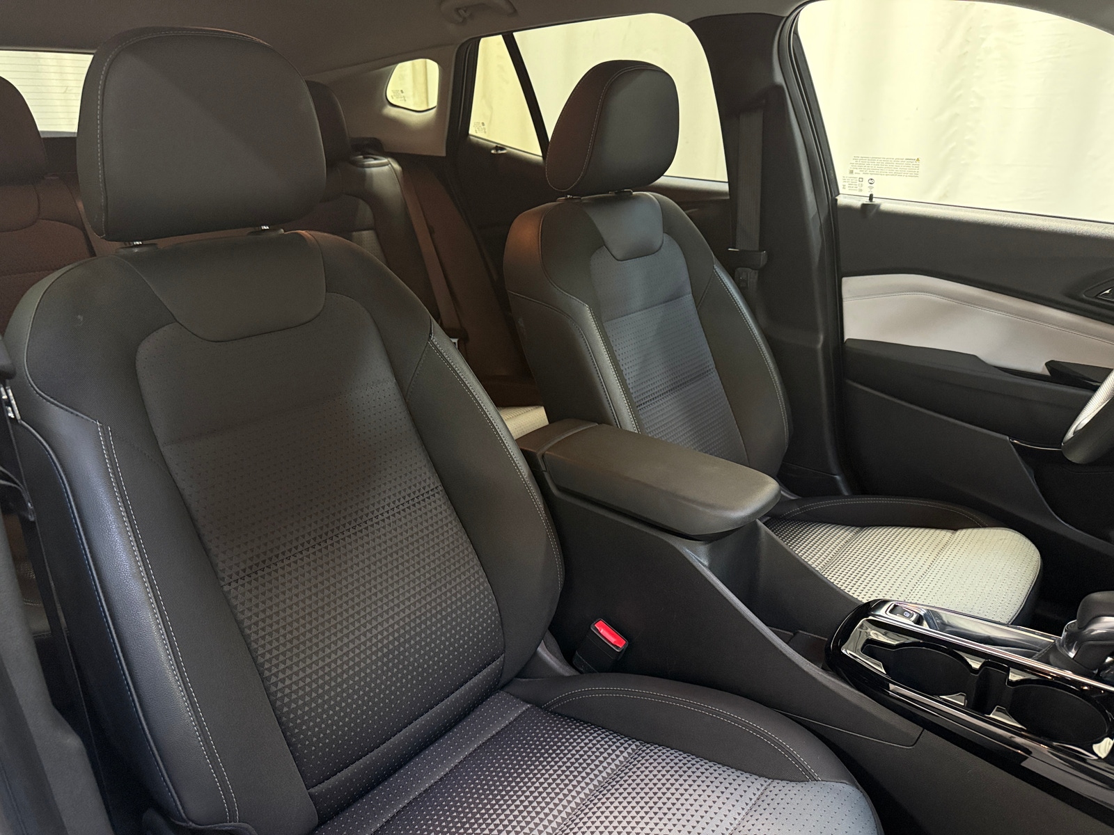 Thumbnail: 2025 Chevrolet Trax - 2