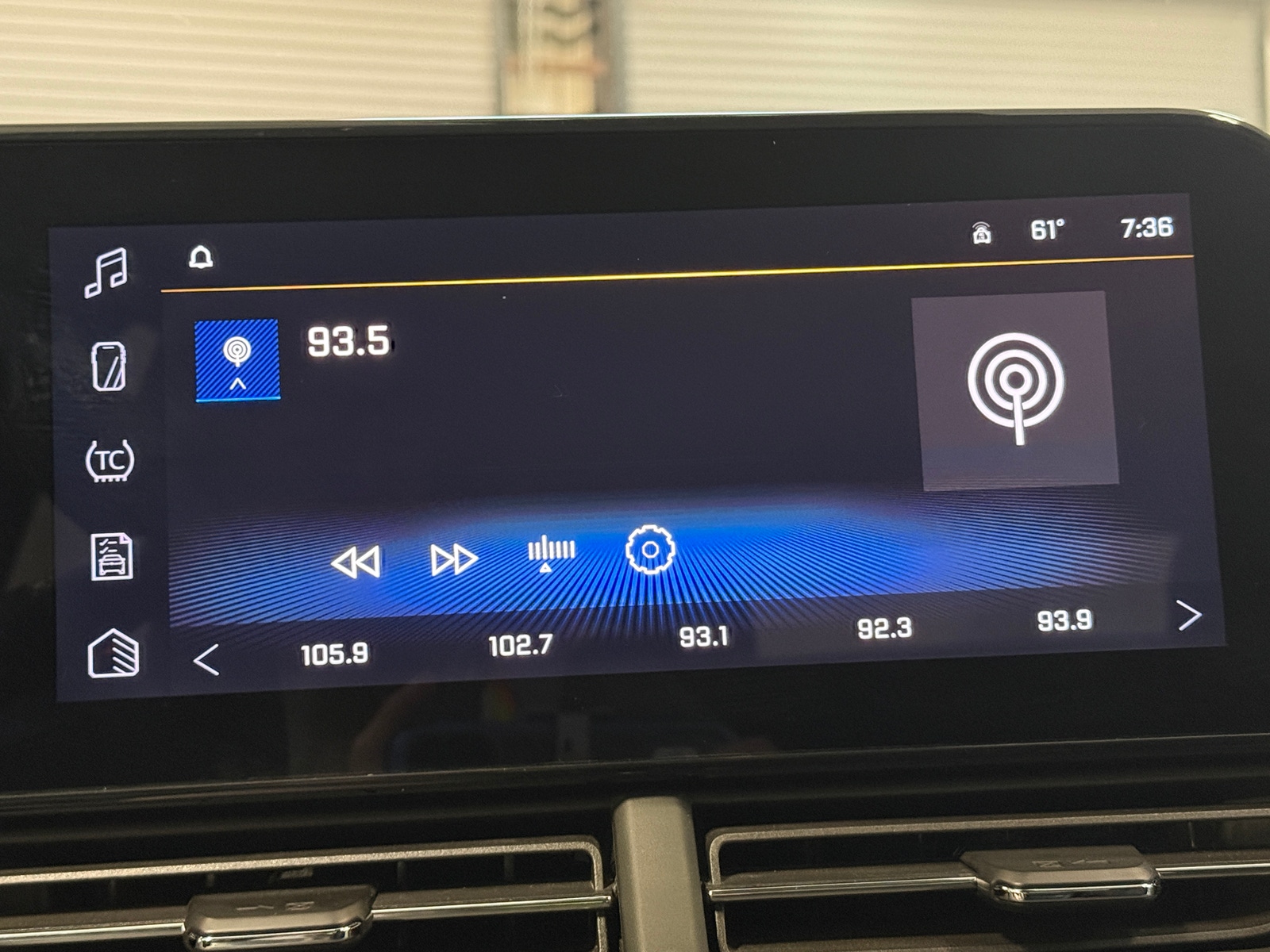 Thumbnail: 2025 Chevrolet Trax - 4