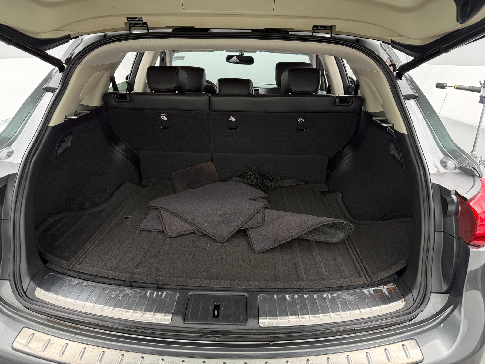 Thumbnail: 2017 INFINITI QX70 - 6