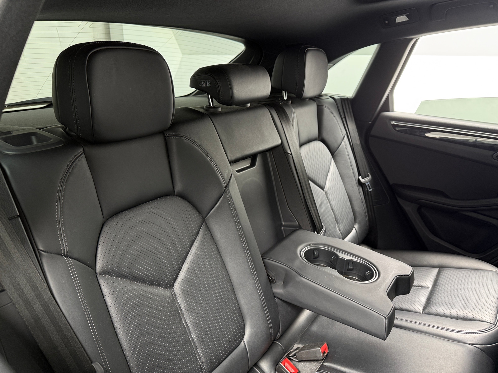 Thumbnail: 2025 Porsche Macan - 5