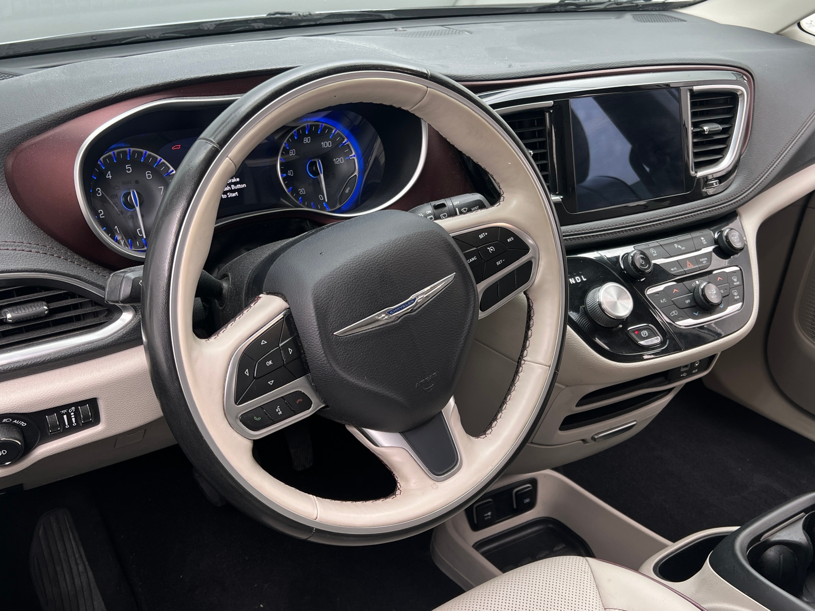 Thumbnail: 2019 Chrysler Pacifica - 4