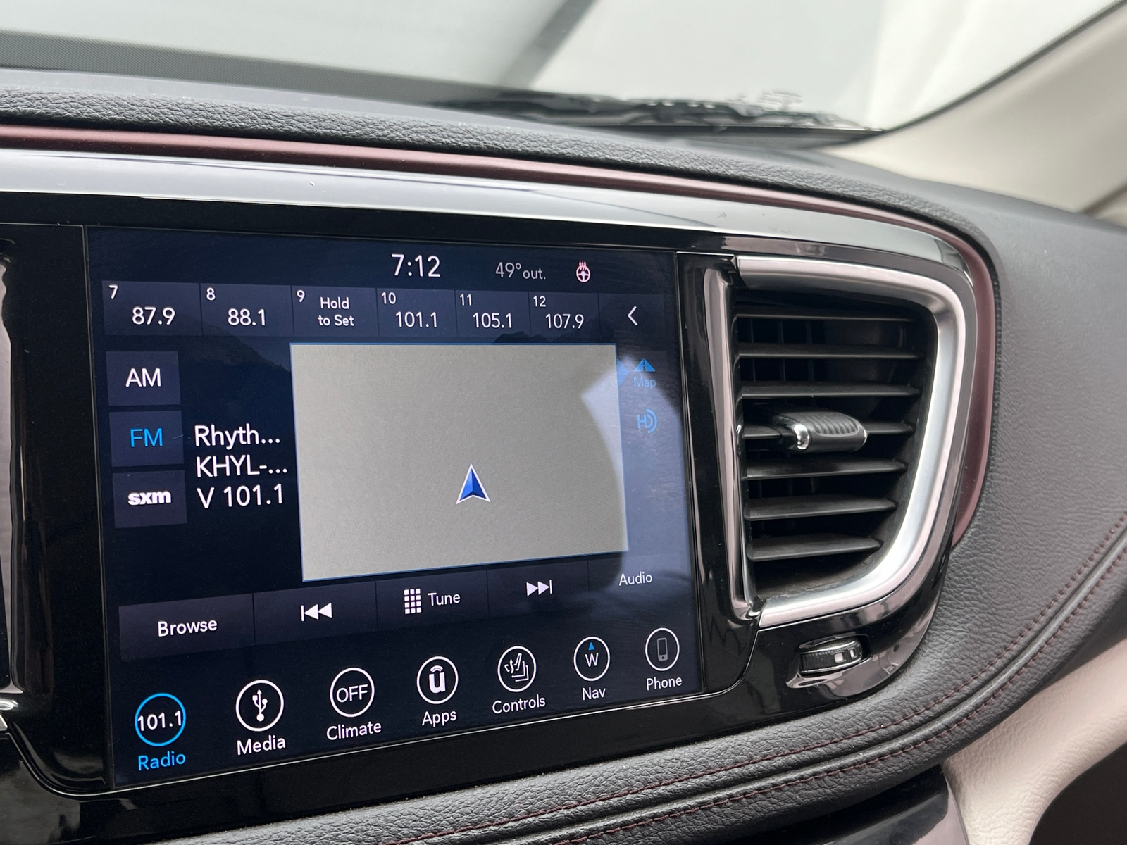 Thumbnail: 2019 Chrysler Pacifica - 3