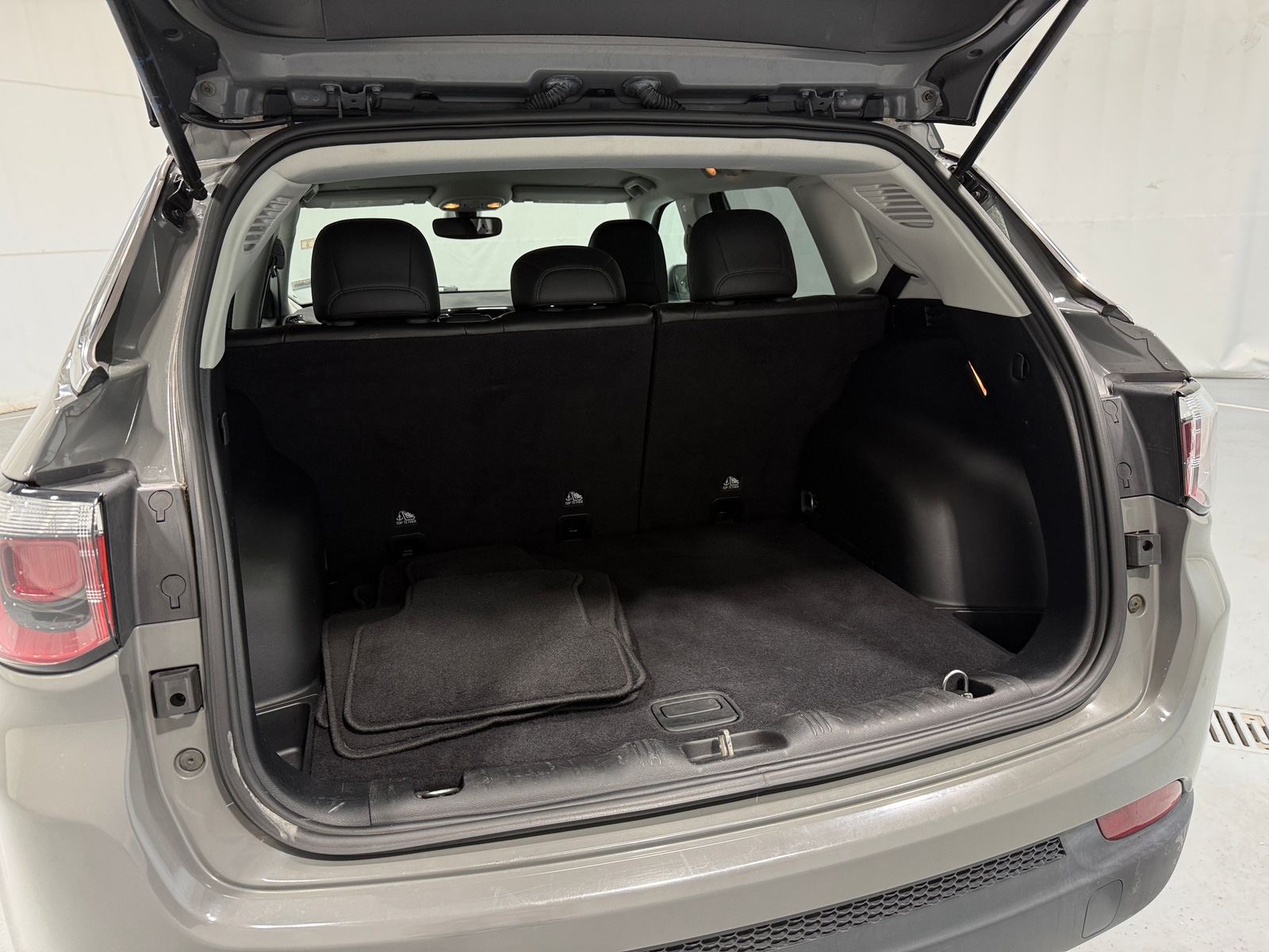 Thumbnail: 2020 Jeep Compass - 6