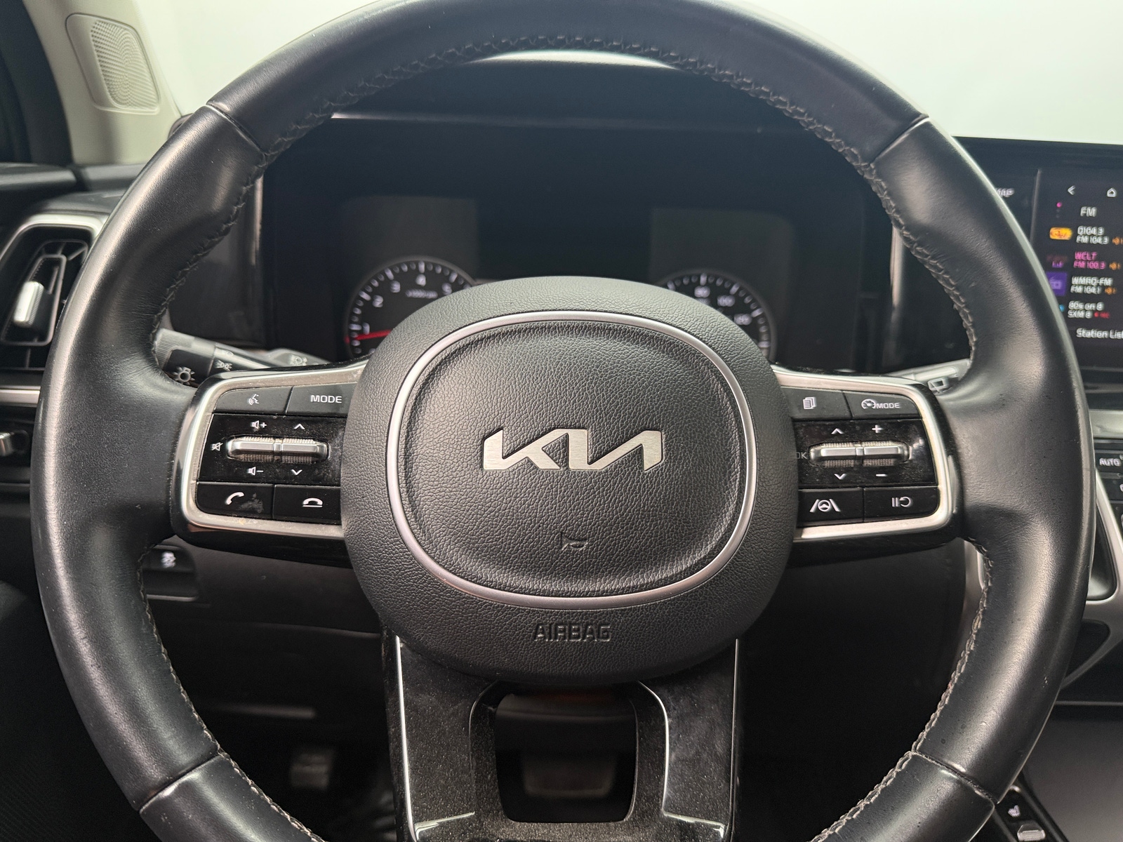 Thumbnail: 2022 Kia Sorento - 4