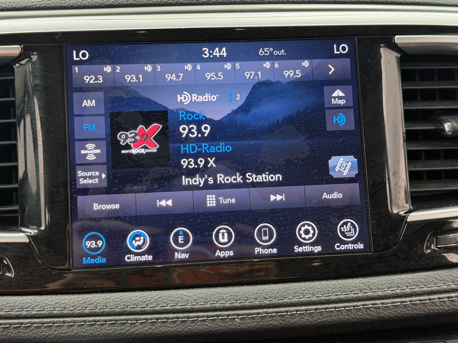 Thumbnail: 2019 Chrysler Pacifica - 3