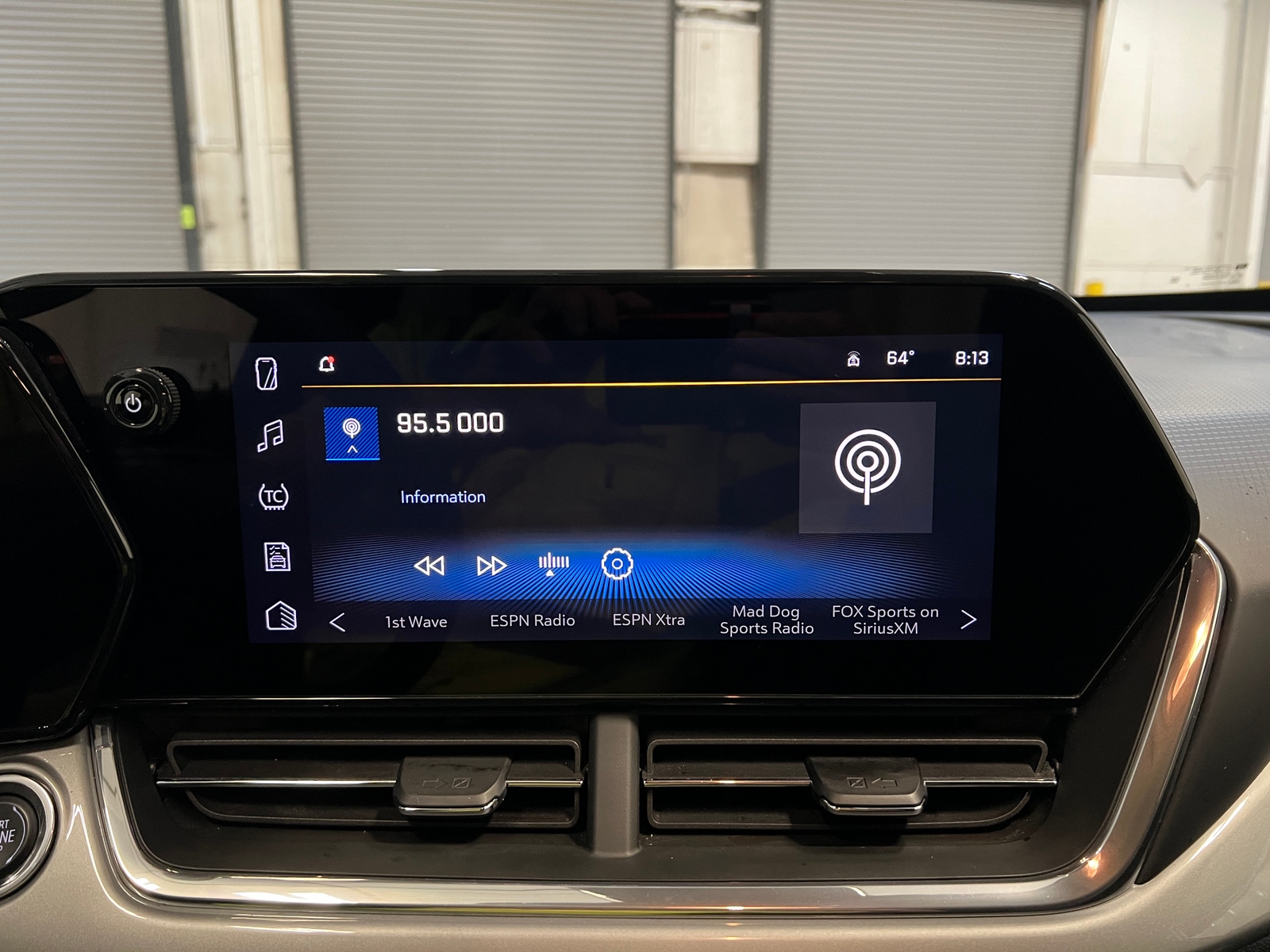 Thumbnail: 2025 Chevrolet Trax - 4