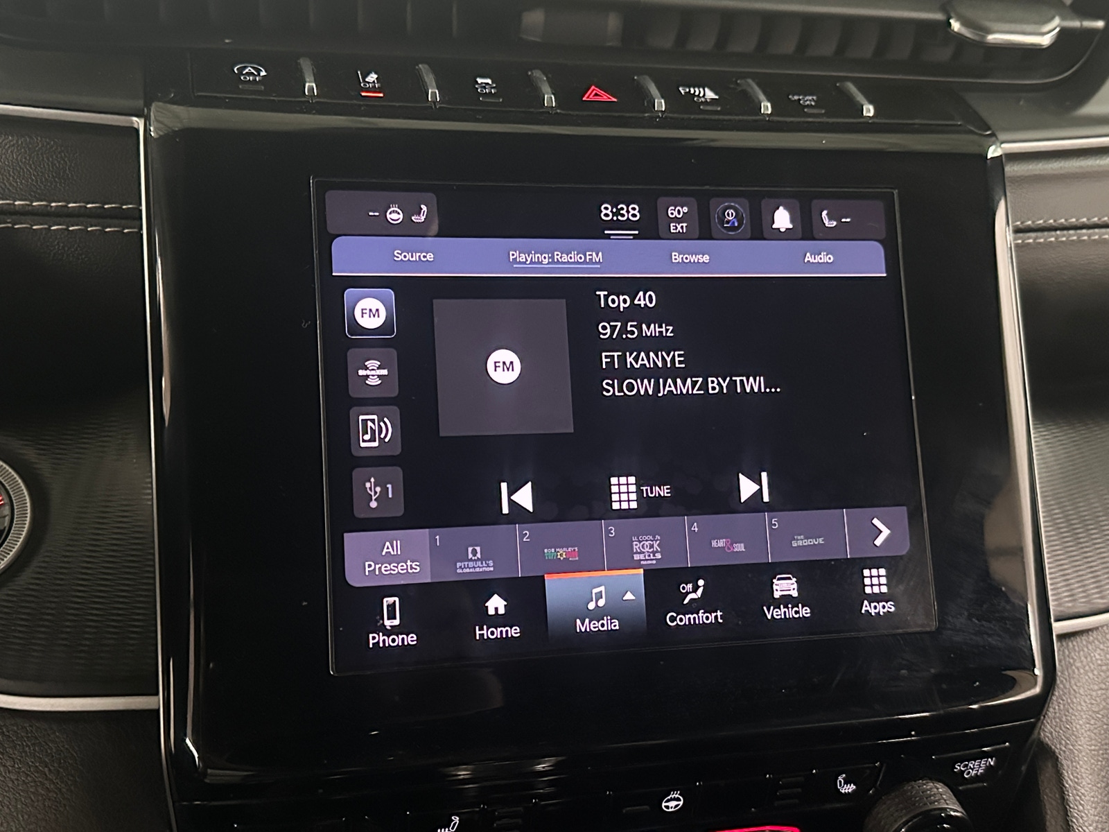 Thumbnail: 2023 Jeep Grand Cherokee L - 4