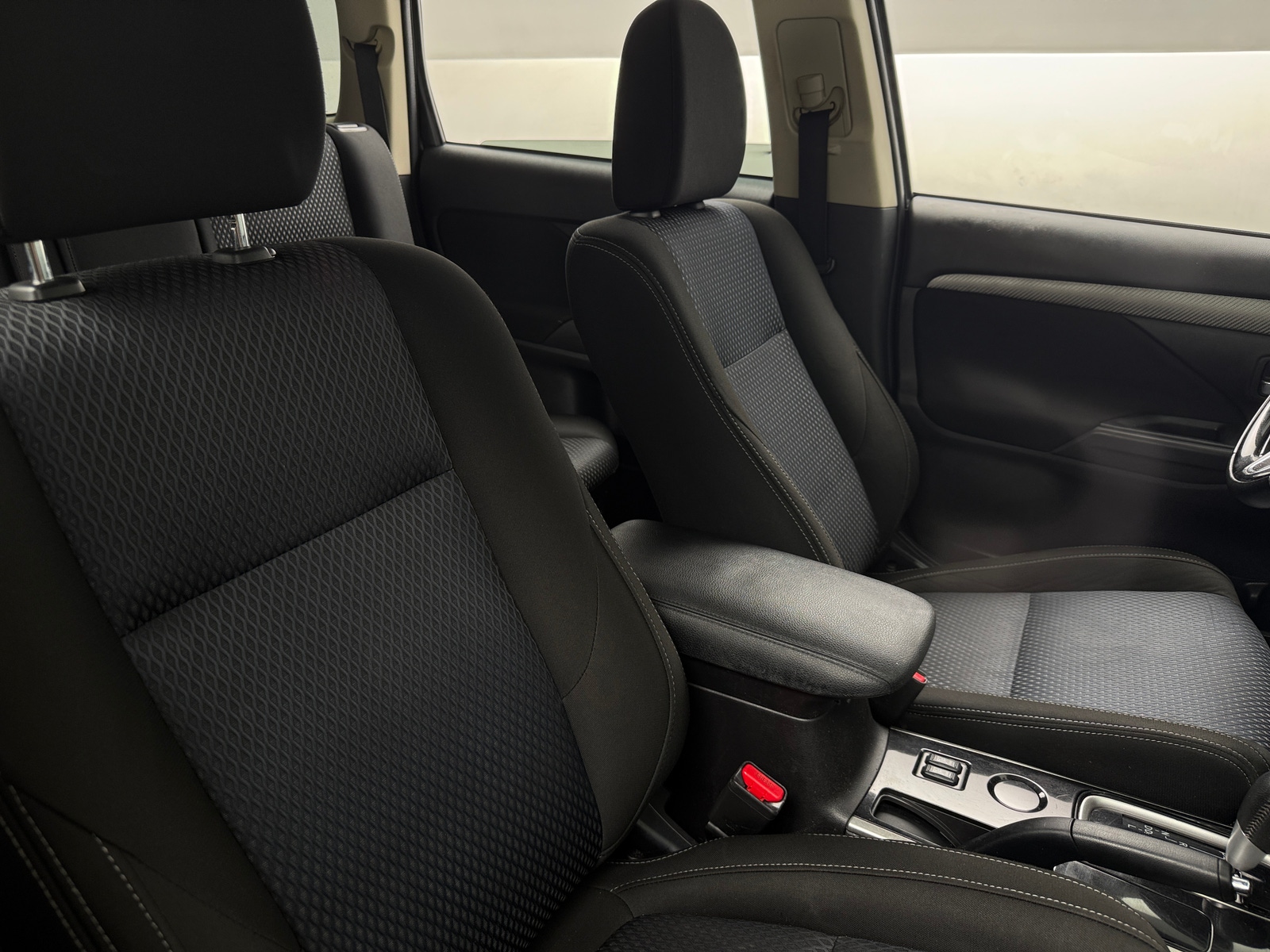 Thumbnail: 2018 Mitsubishi Outlander - 2