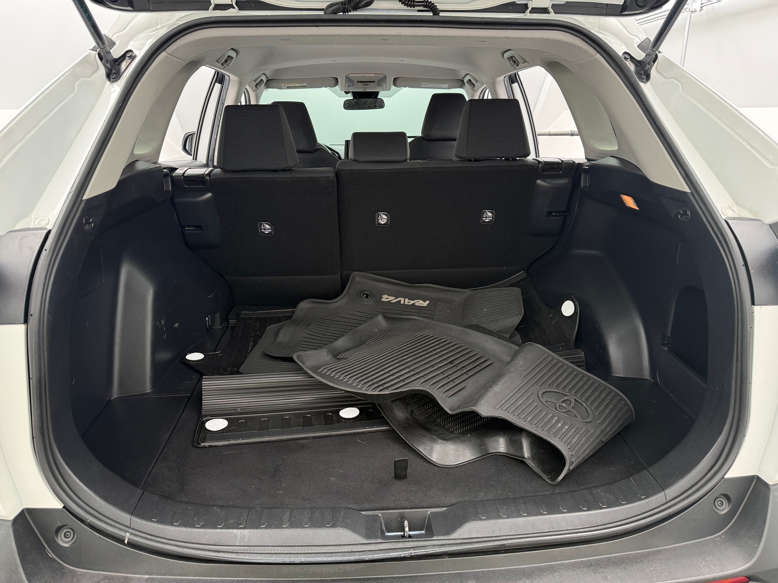 Thumbnail: 2019 Toyota RAV4 - 7