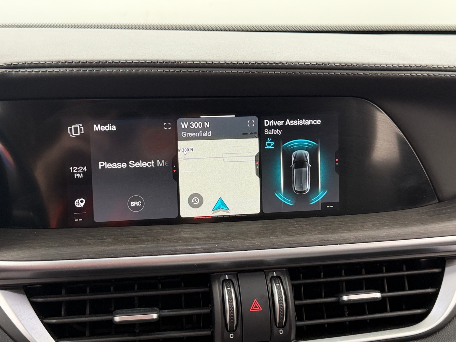 Thumbnail: 2022 Alfa Romeo Stelvio - 3