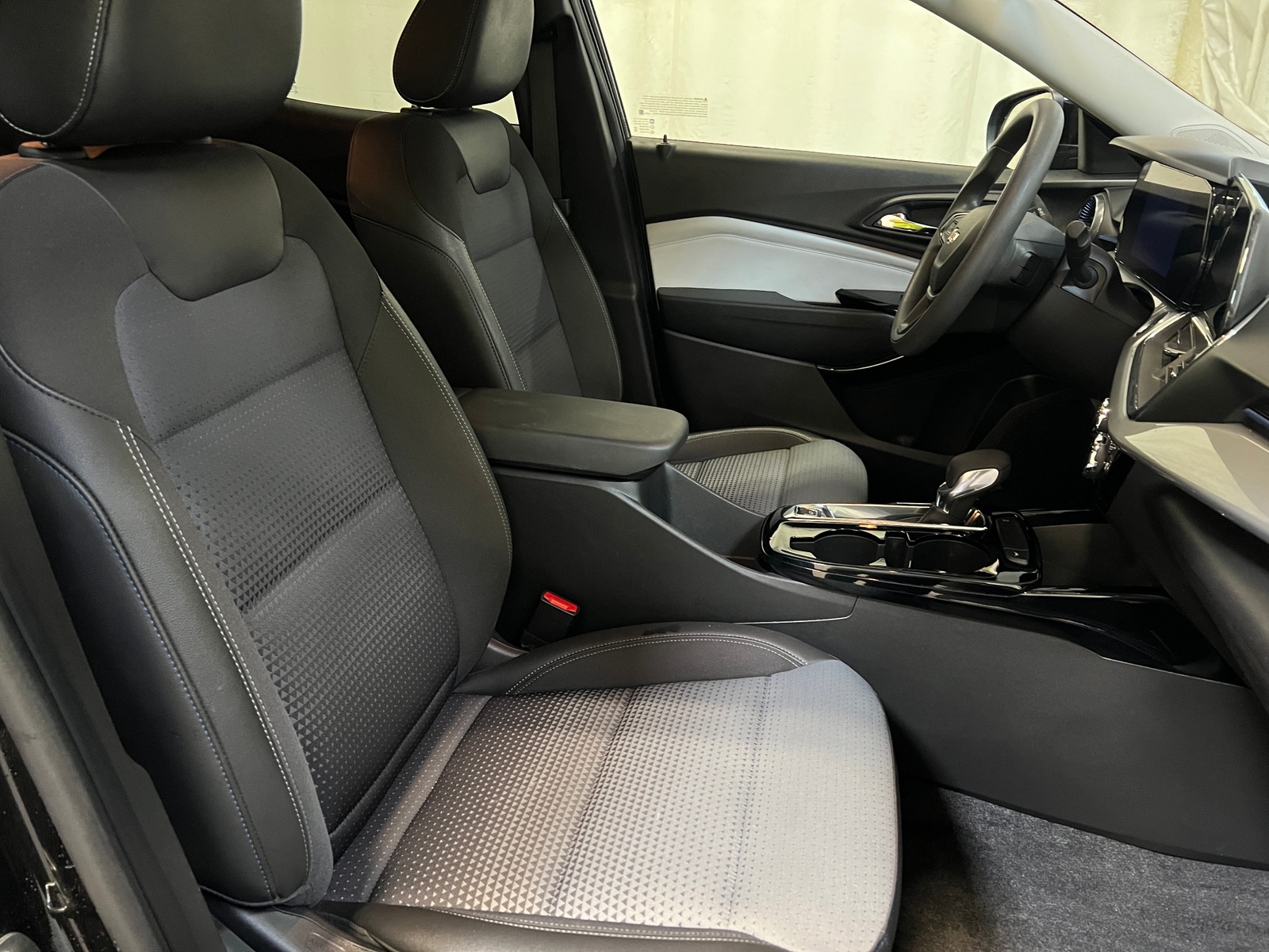 Thumbnail: 2025 Chevrolet Trax - 2