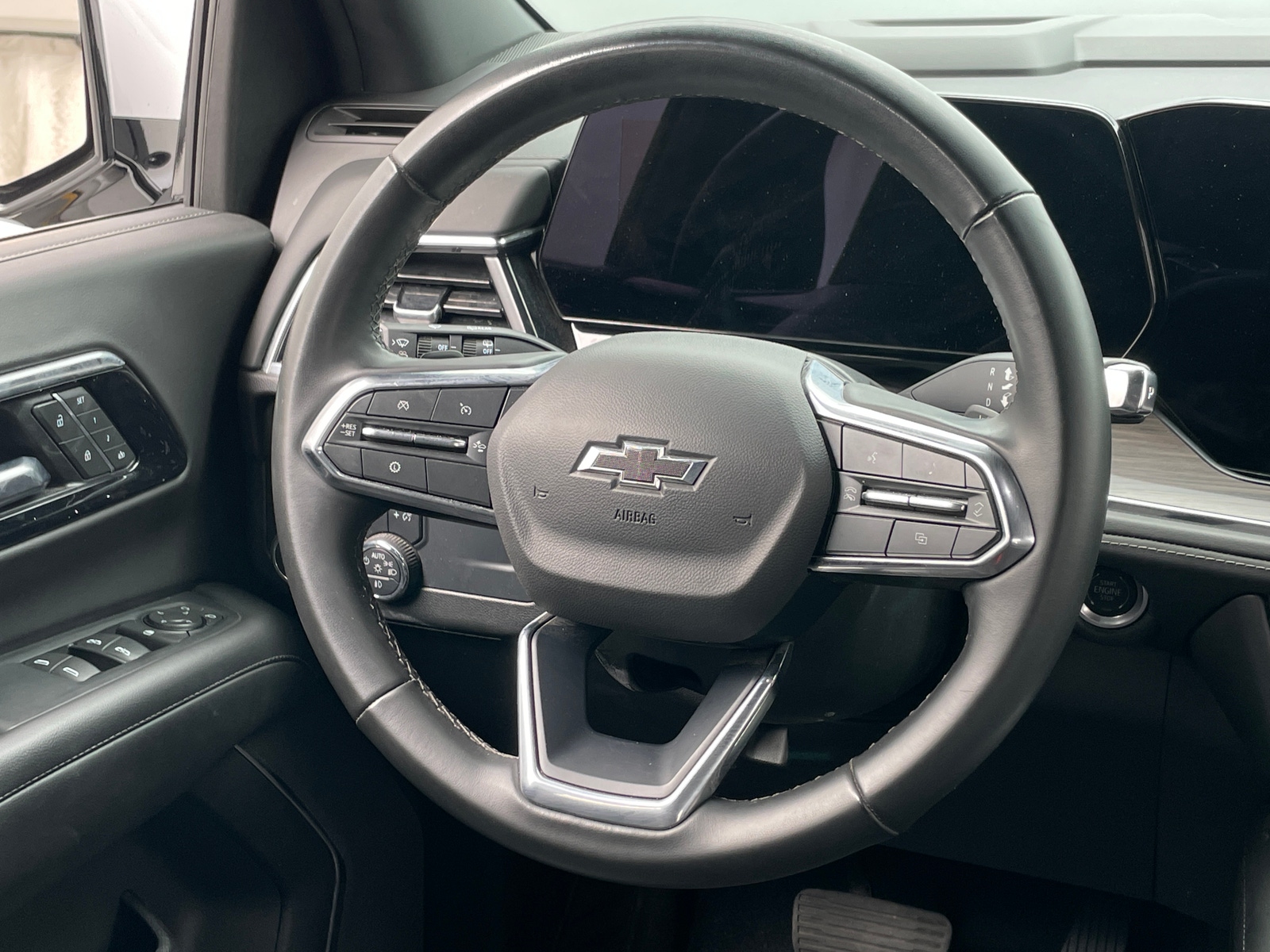 Thumbnail: 2025 Chevrolet Suburban - 4