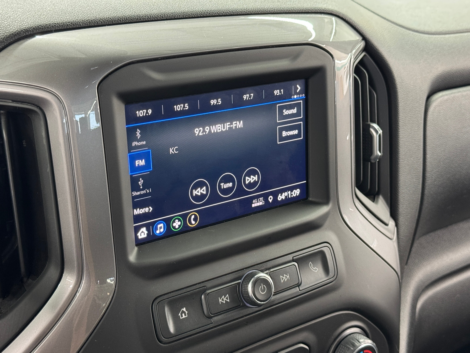 Thumbnail: 2022 Chevrolet Silverado 1500 - 4