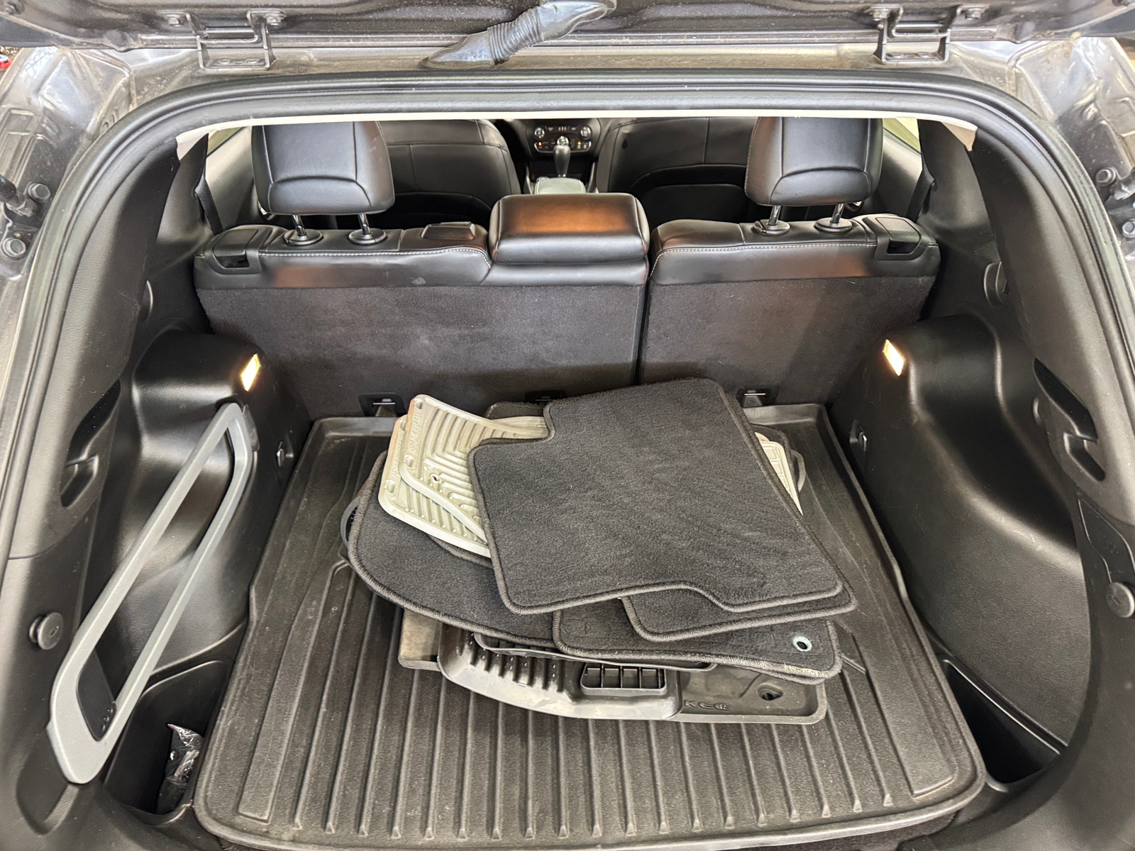 Thumbnail: 2017 Jeep Cherokee - 6