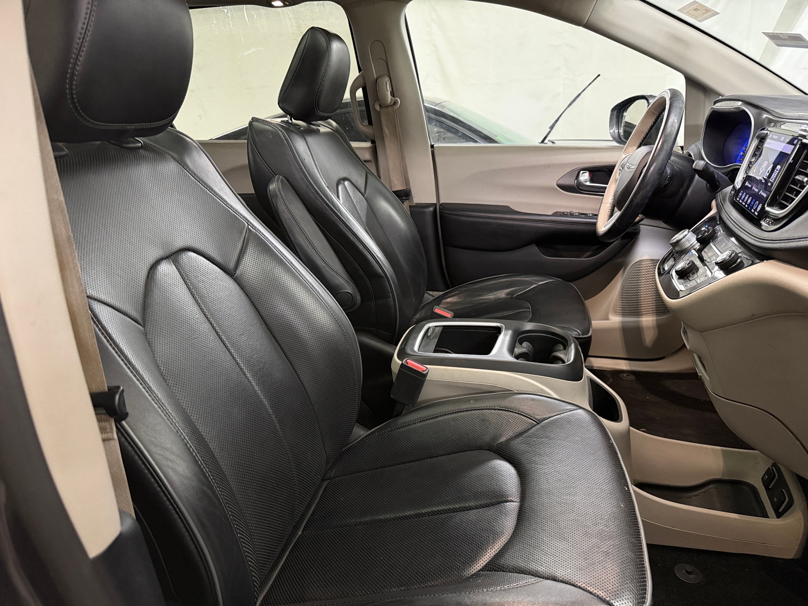 Thumbnail: 2019 Chrysler Pacifica - 2