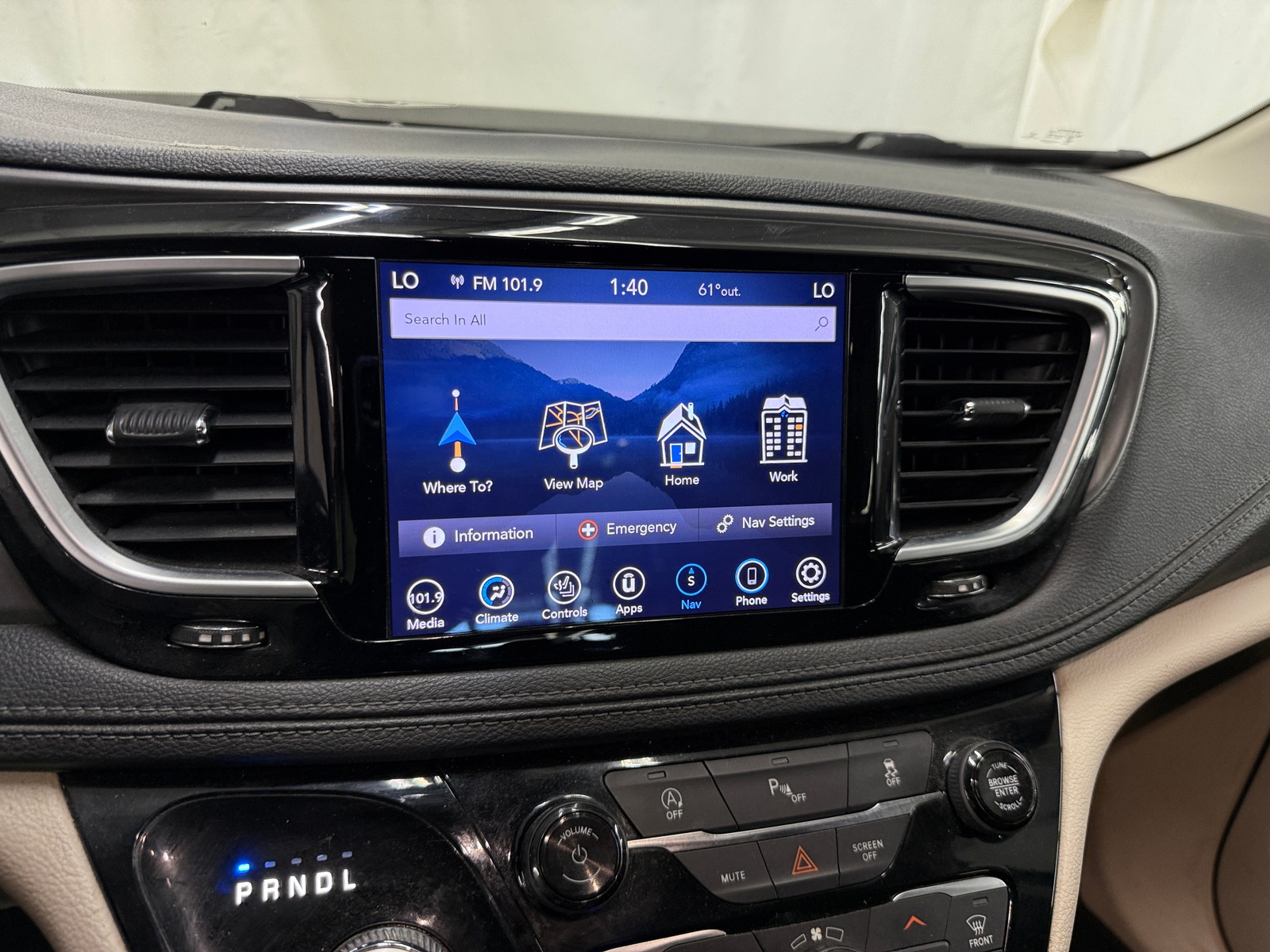 Thumbnail: 2019 Chrysler Pacifica - 4