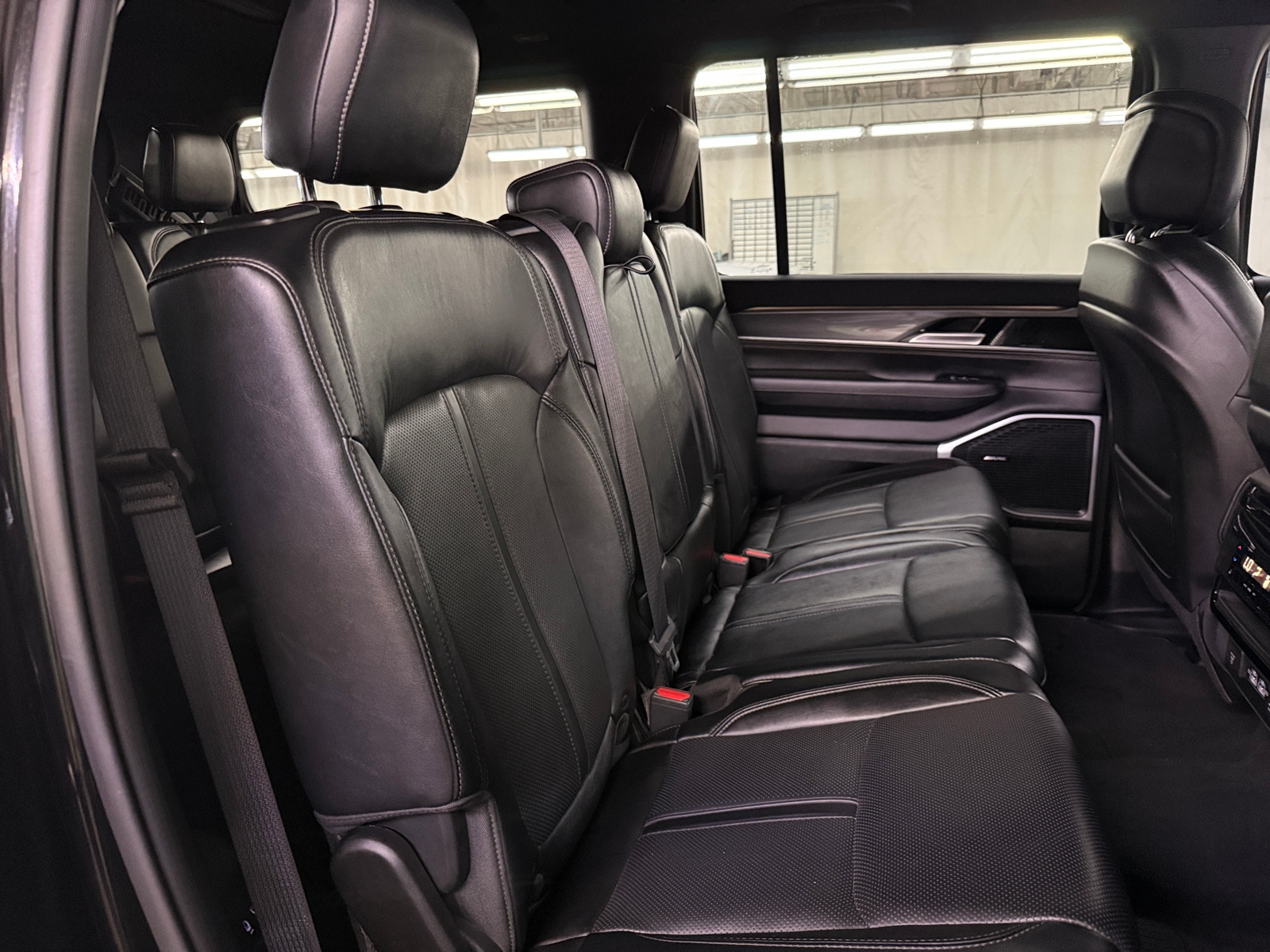 Thumbnail: 2022 Jeep Wagoneer - 5