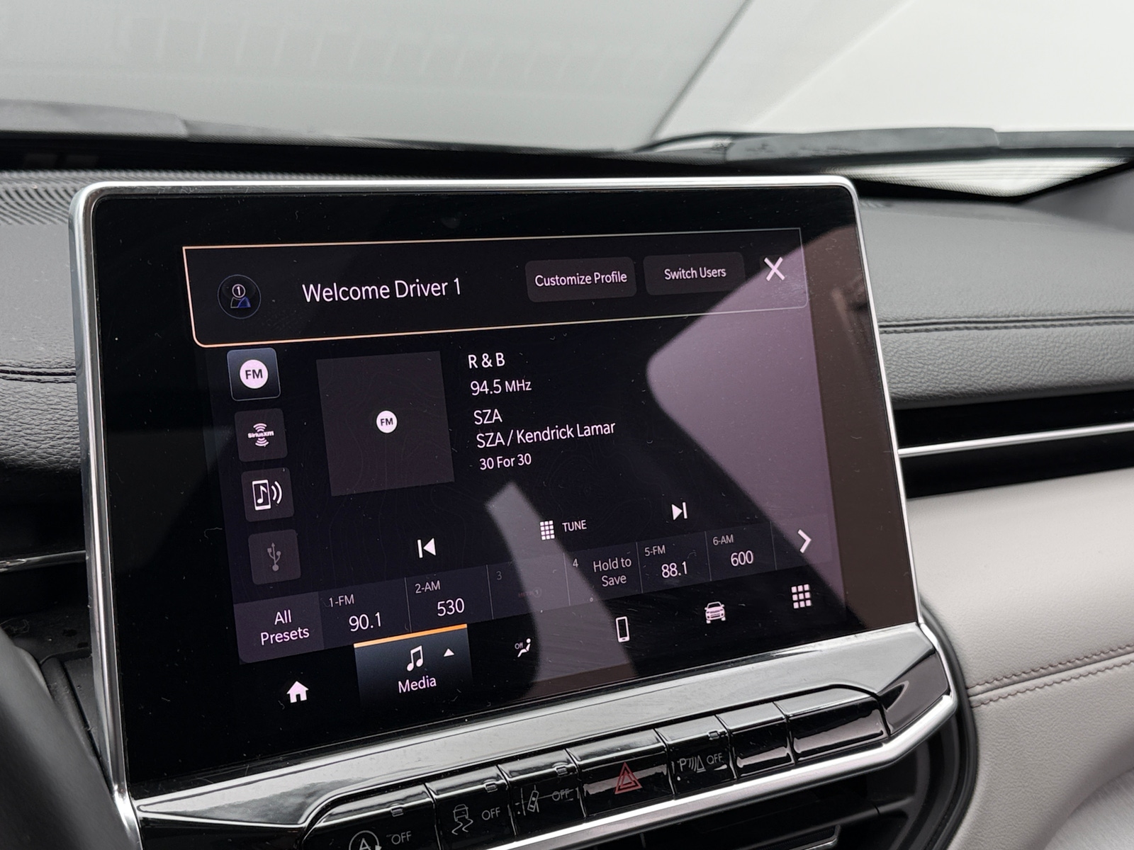 Thumbnail: 2023 Jeep Compass - 3