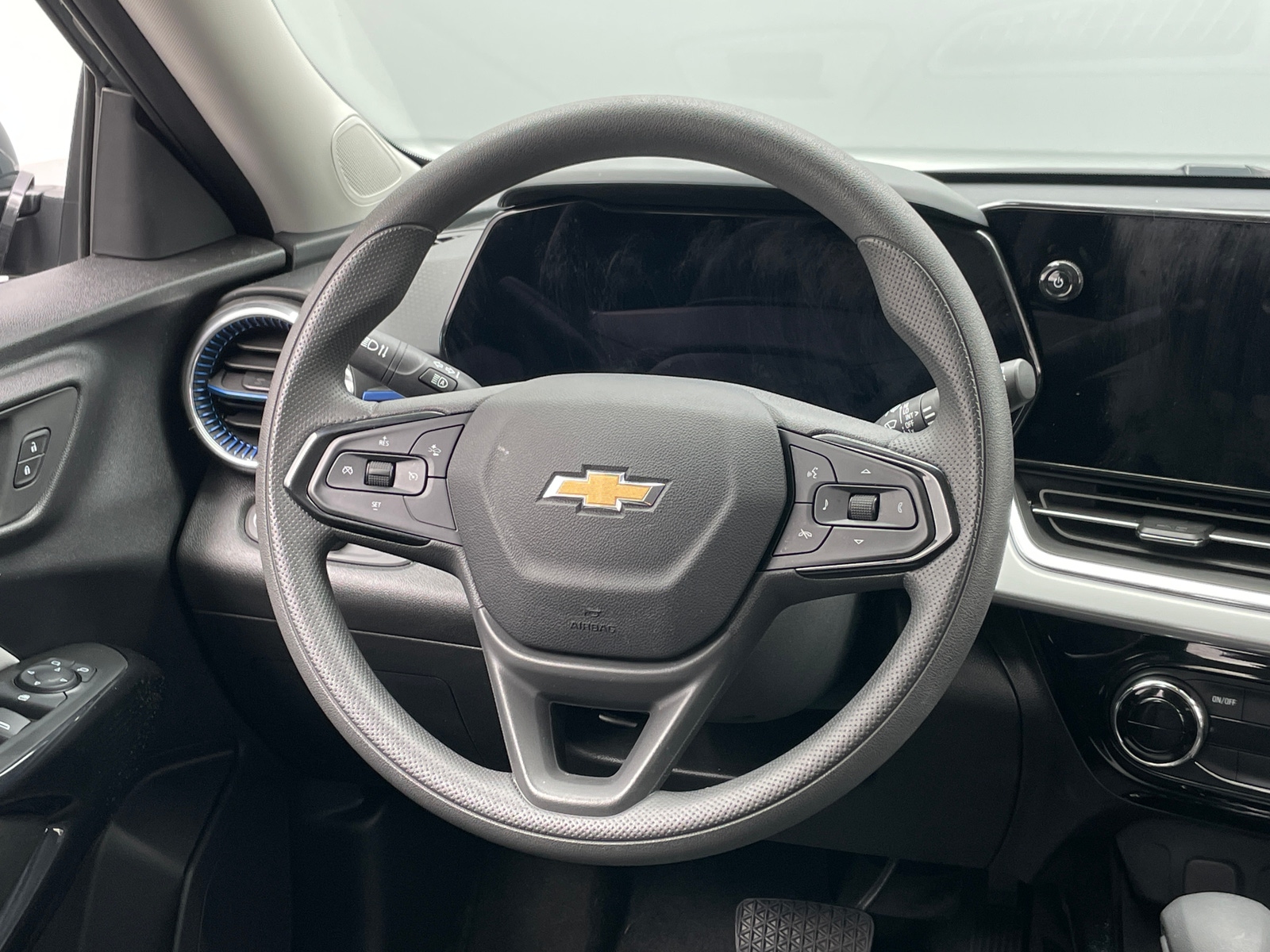 Thumbnail: 2025 Chevrolet Trax - 5