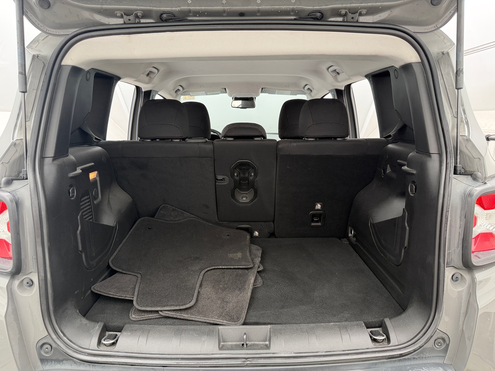 Thumbnail: 2022 Jeep Renegade - 7