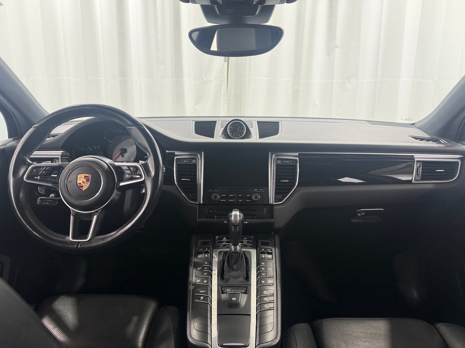 Thumbnail: 2017 Porsche Macan - 2