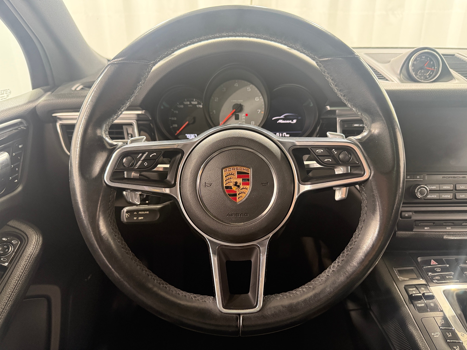 Thumbnail: 2017 Porsche Macan - 4