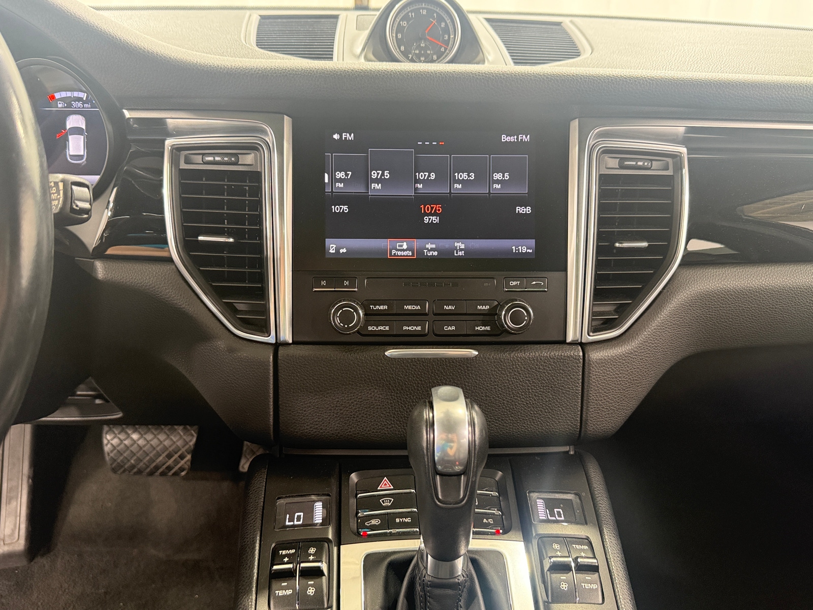 Thumbnail: 2017 Porsche Macan - 3