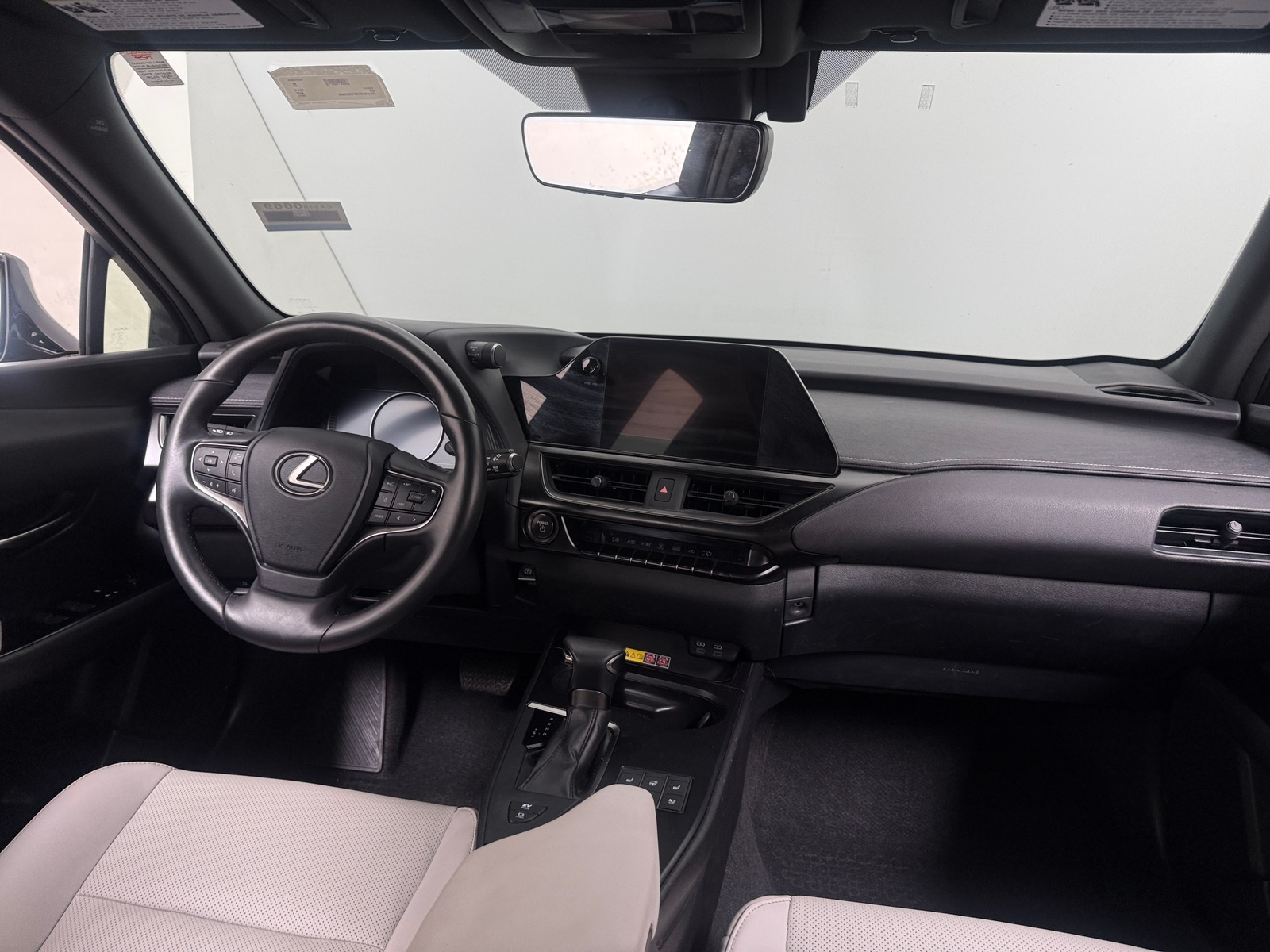 Thumbnail: 2023 Lexus UX - 2
