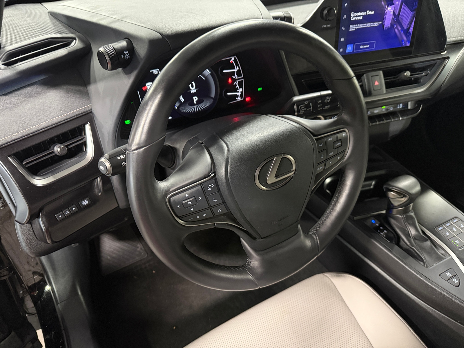 Thumbnail: 2023 Lexus UX - 4