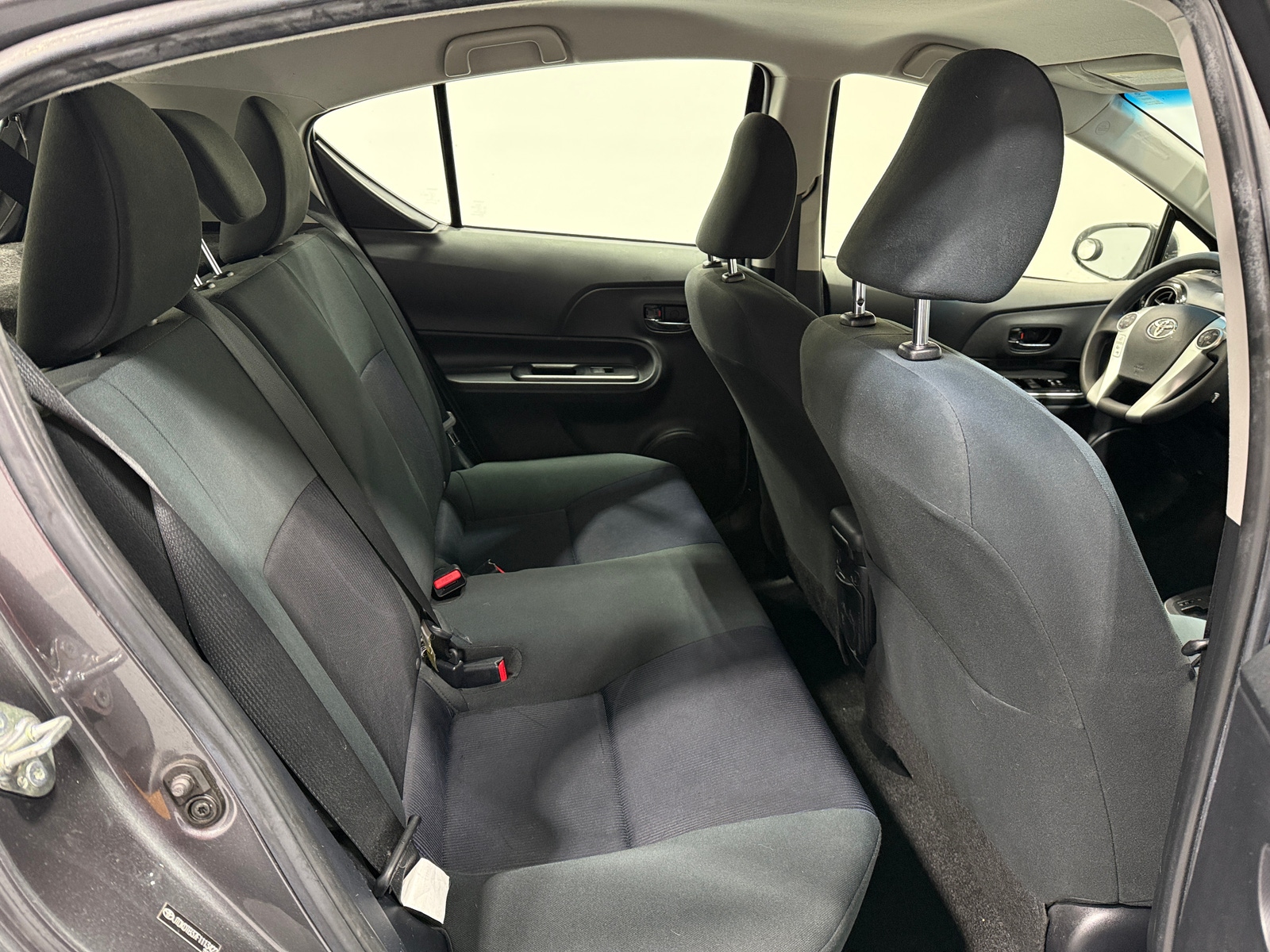 Thumbnail: 2015 Toyota Prius c - 6