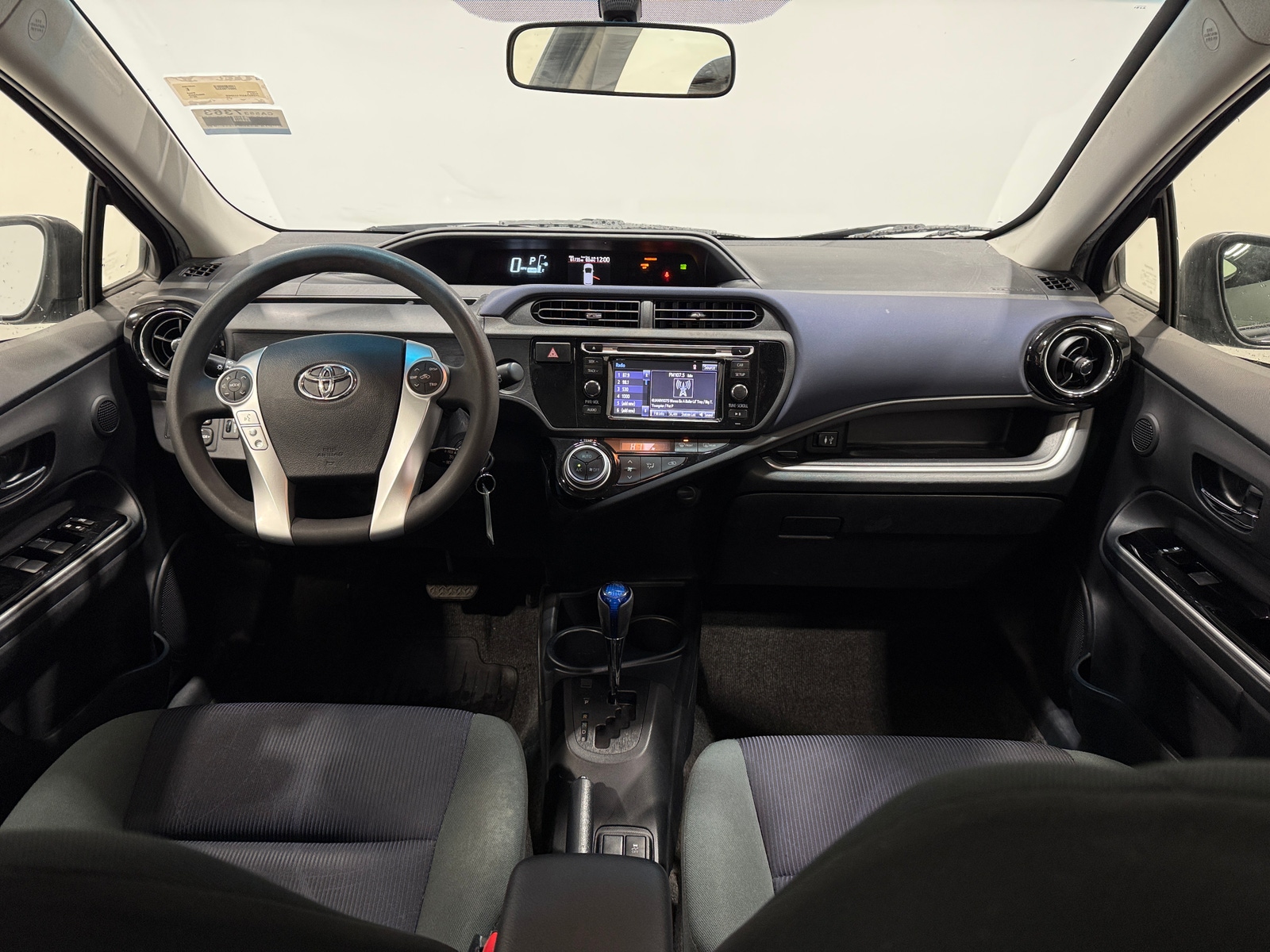 Thumbnail: 2015 Toyota Prius c - 3