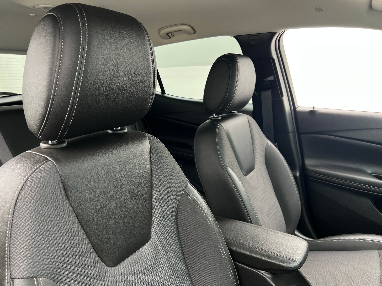 Thumbnail: 2025 Buick Encore GX - 2