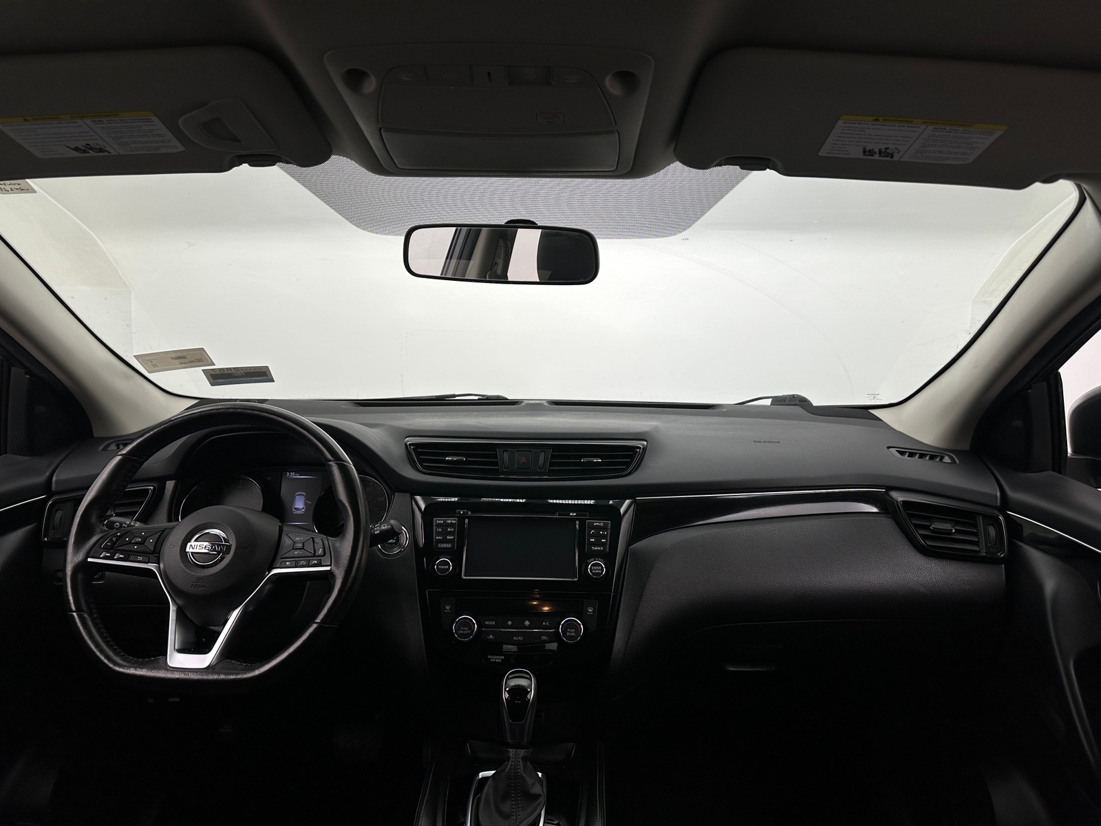 Thumbnail: 2018 Nissan Rogue Sport - 2