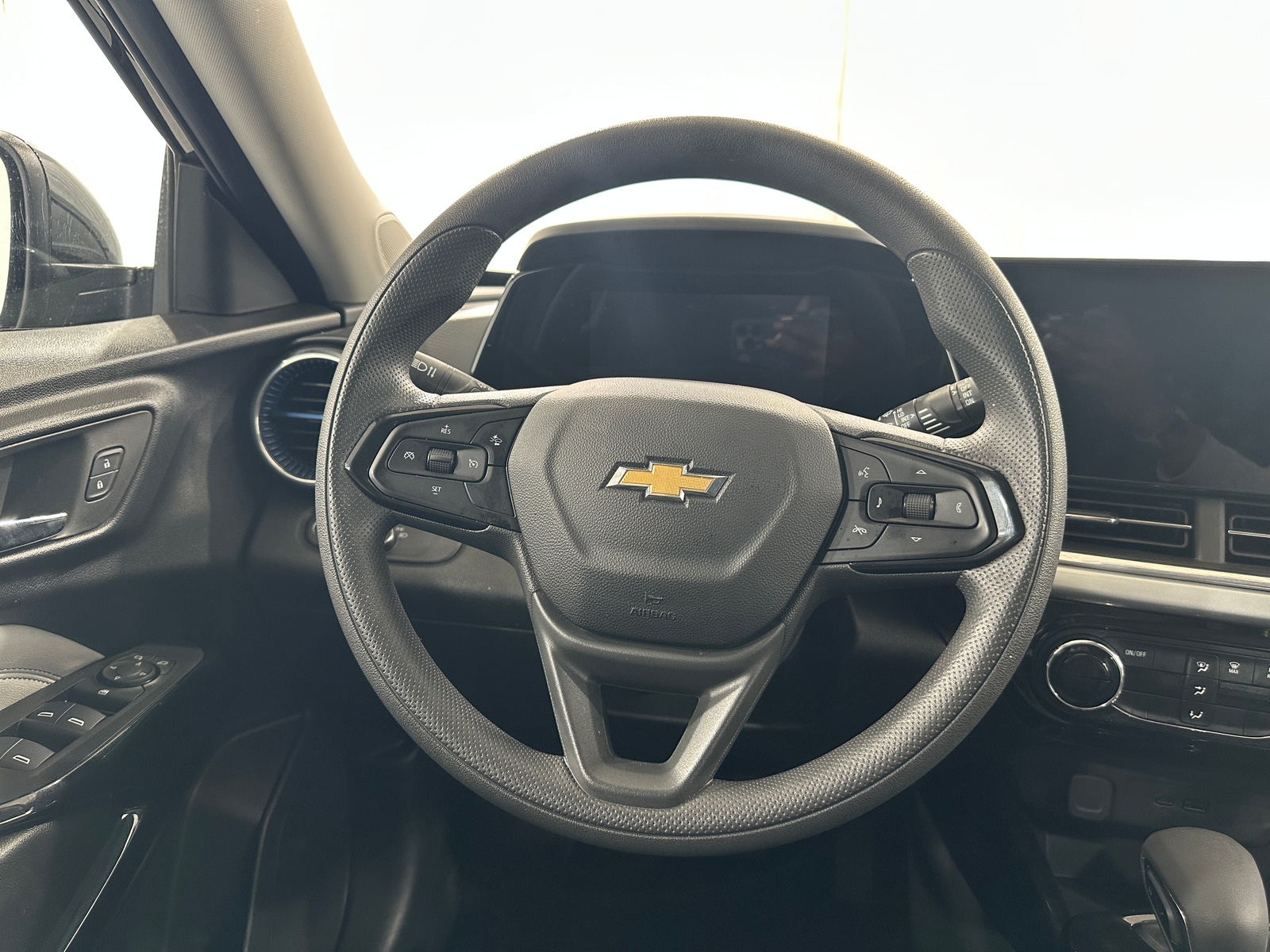 Thumbnail: 2025 Chevrolet Trax - 5