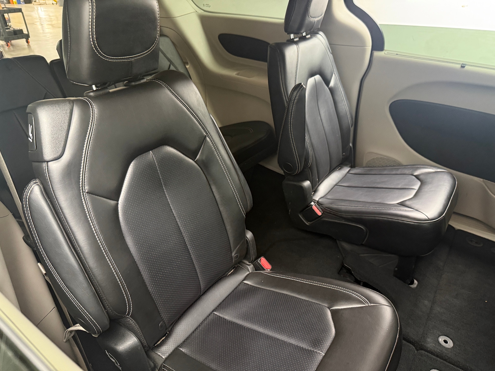 Thumbnail: 2023 Chrysler Pacifica - 5