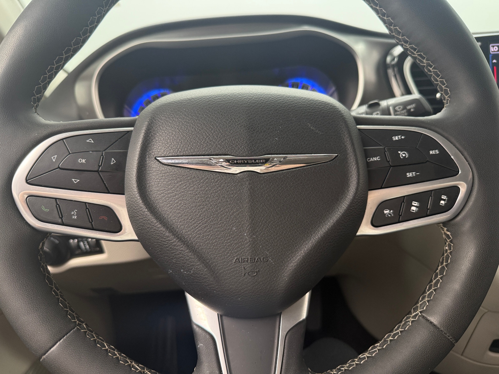 Thumbnail: 2023 Chrysler Pacifica - 4