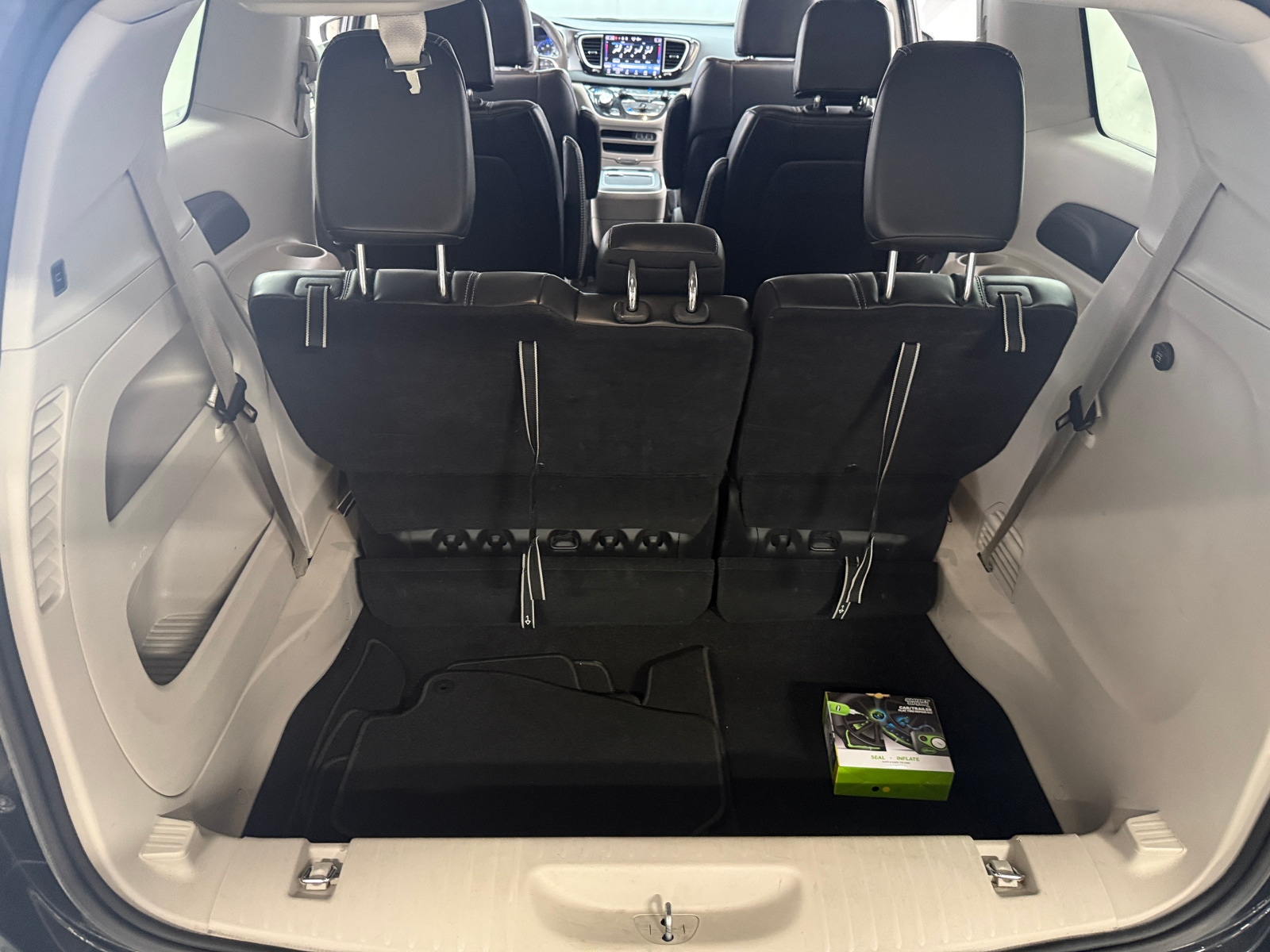 Thumbnail: 2023 Chrysler Pacifica - 6