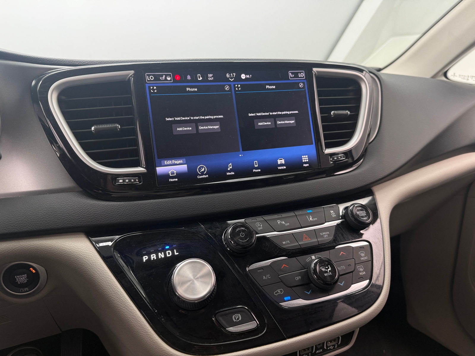 Thumbnail: 2023 Chrysler Pacifica - 3